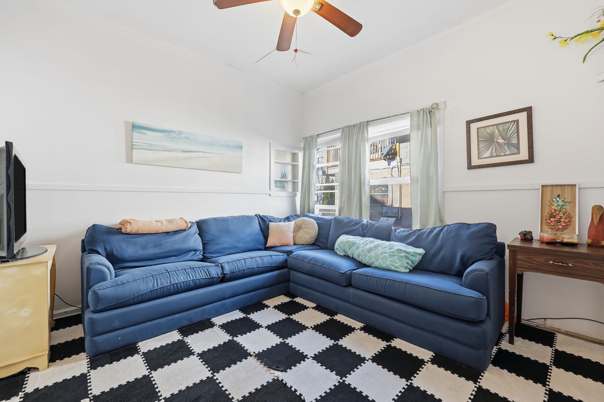 128 W Roberts Avenue