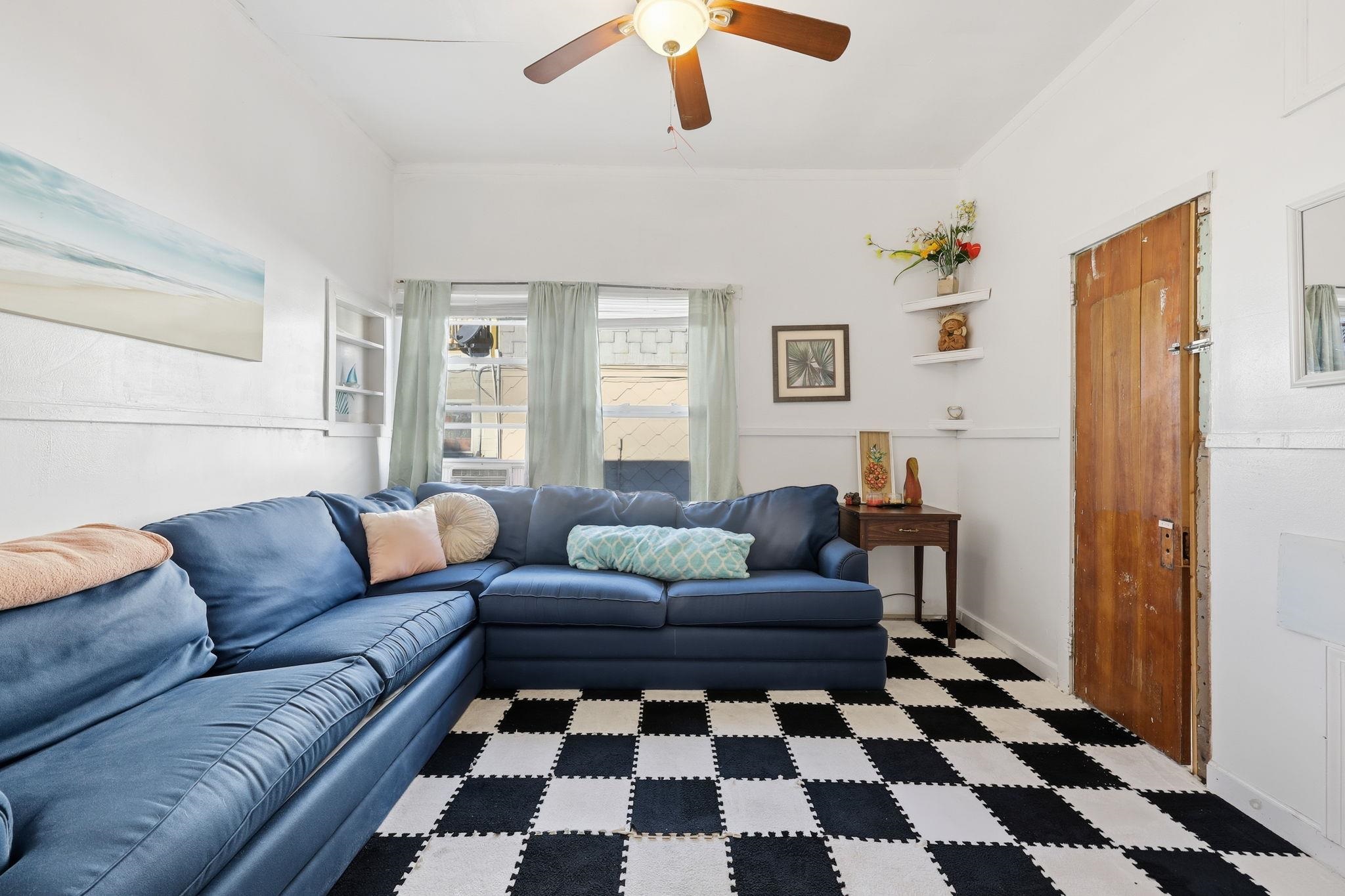 128 W Roberts Avenue