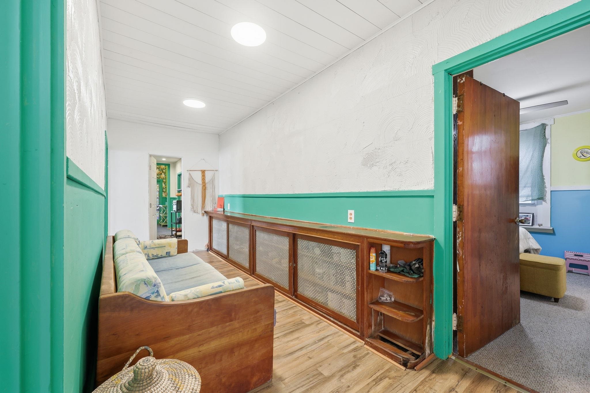 128 W Roberts Avenue