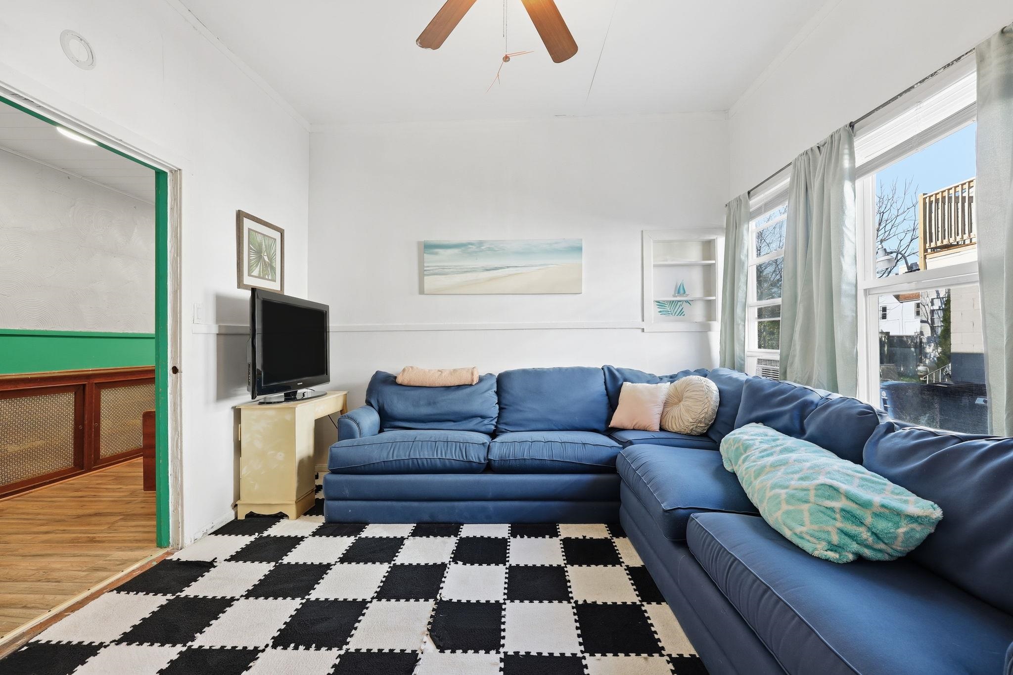 128 W Roberts Avenue