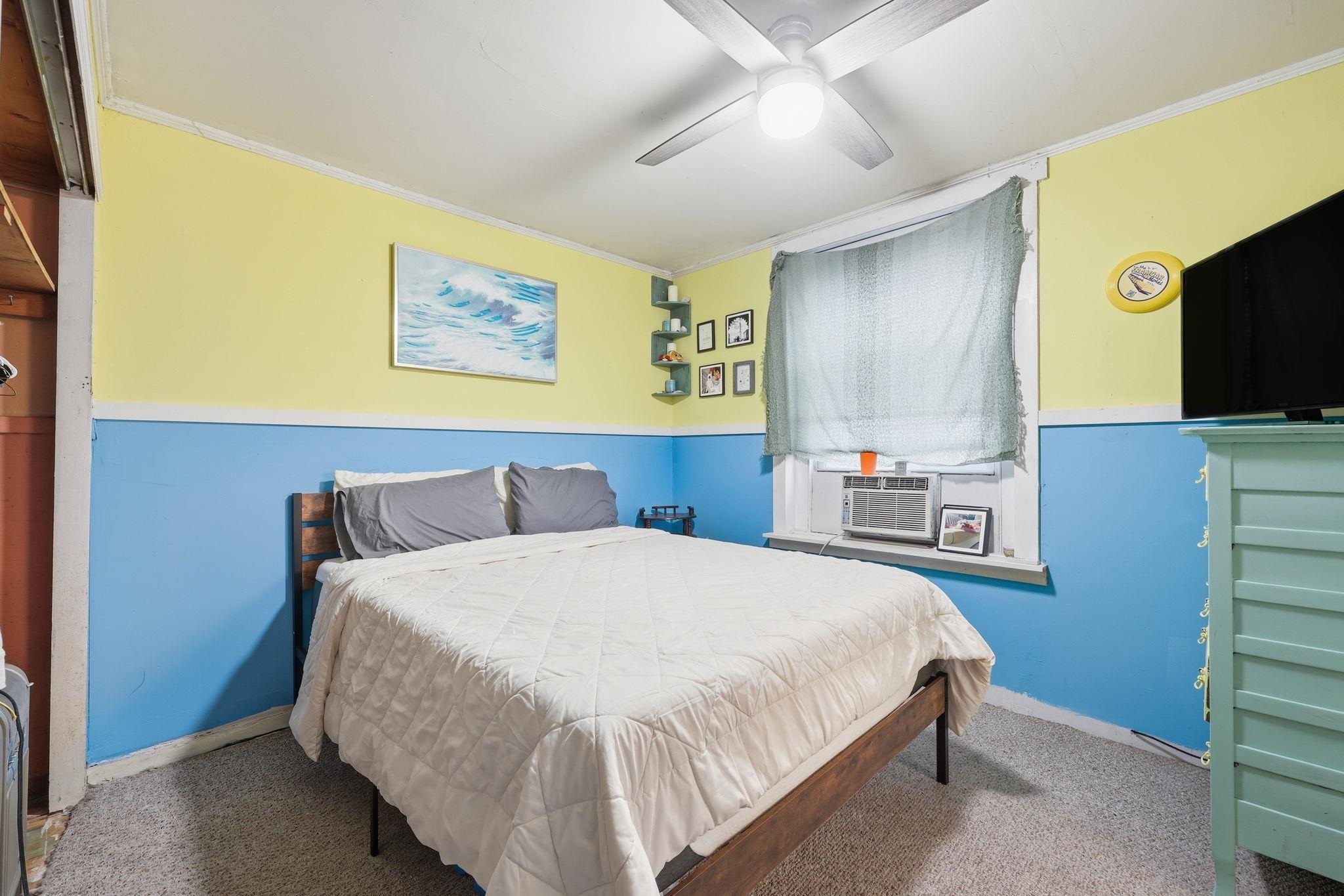 128 W Roberts Avenue