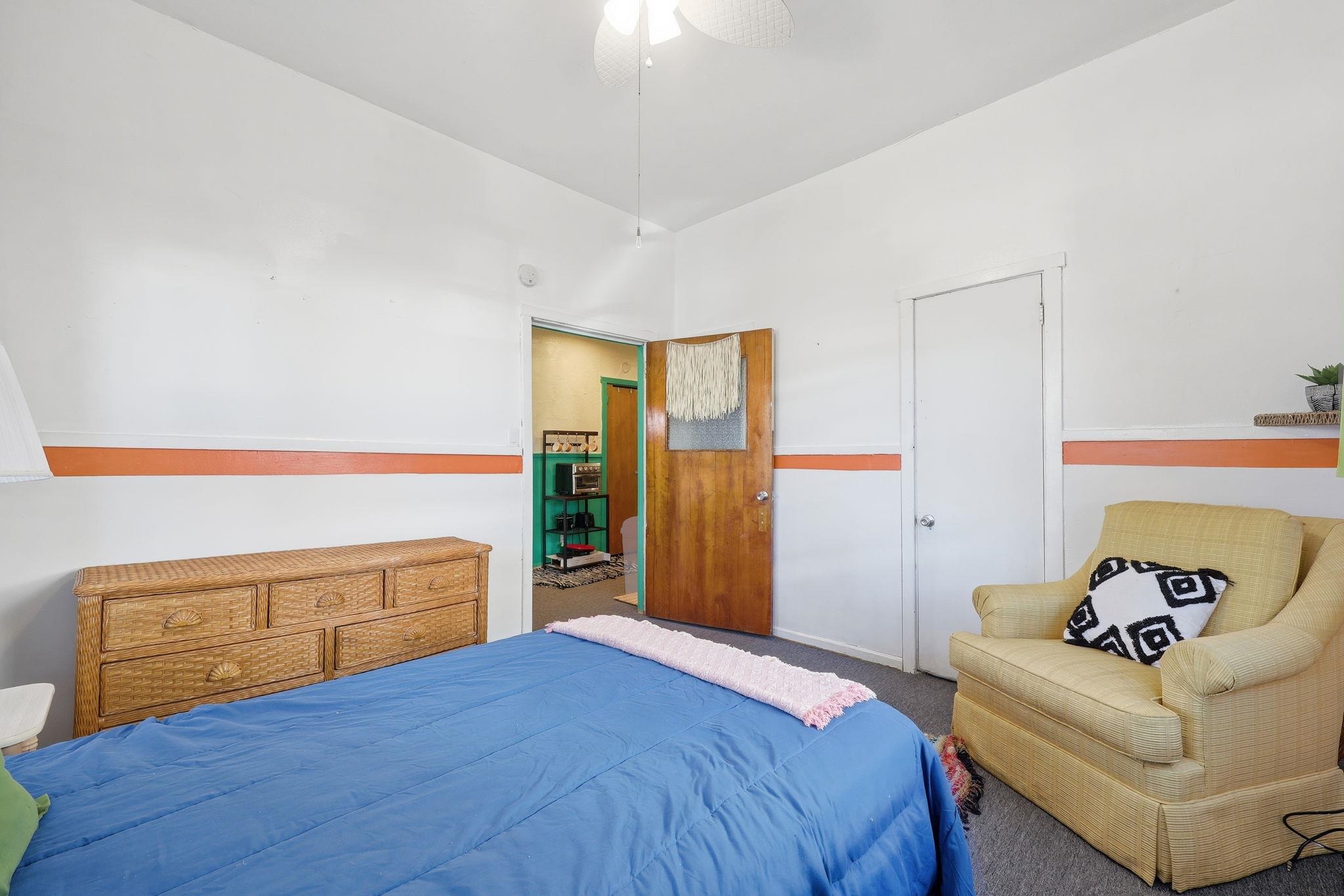 128 W Roberts Avenue