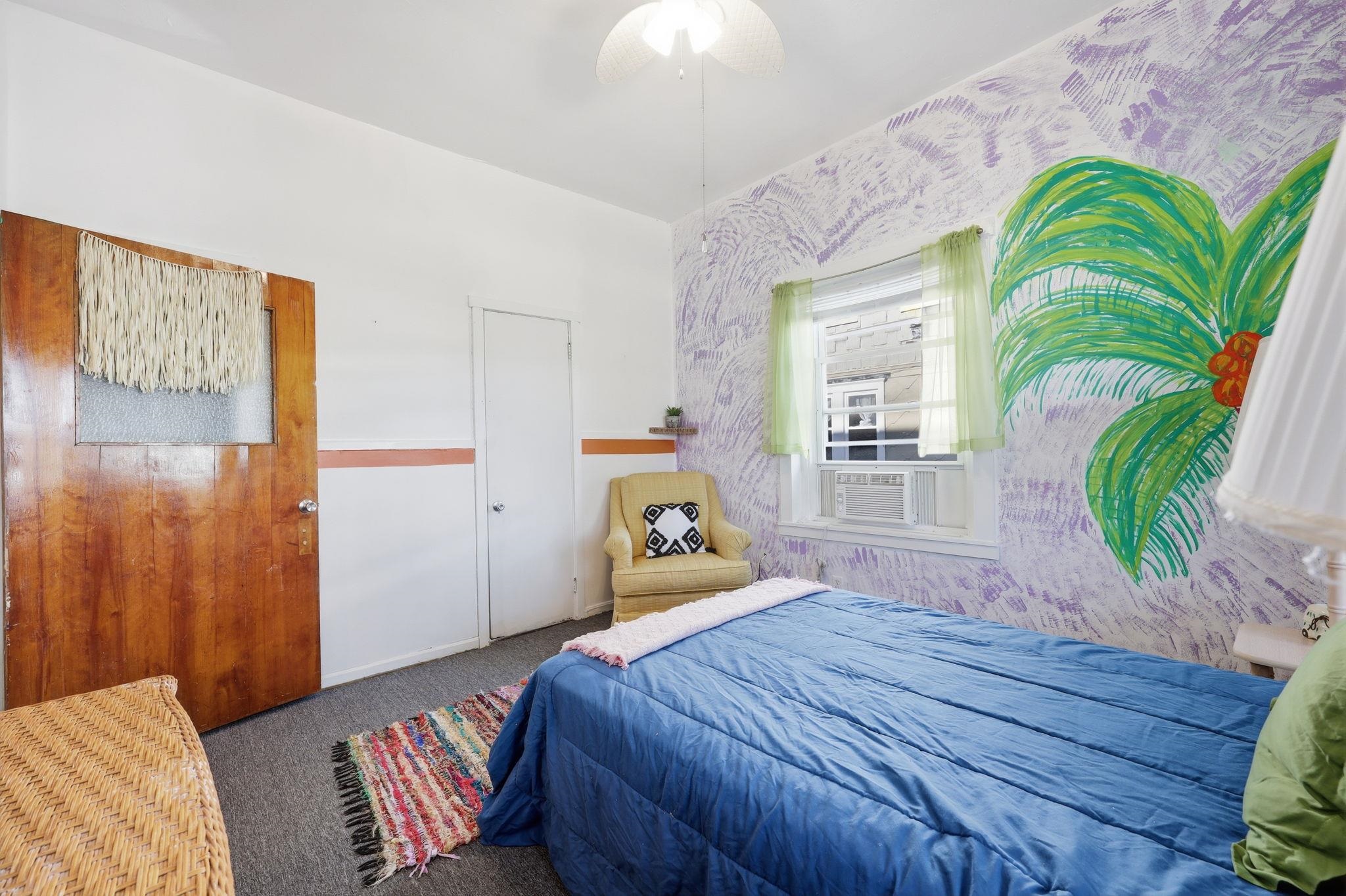 128 W Roberts Avenue