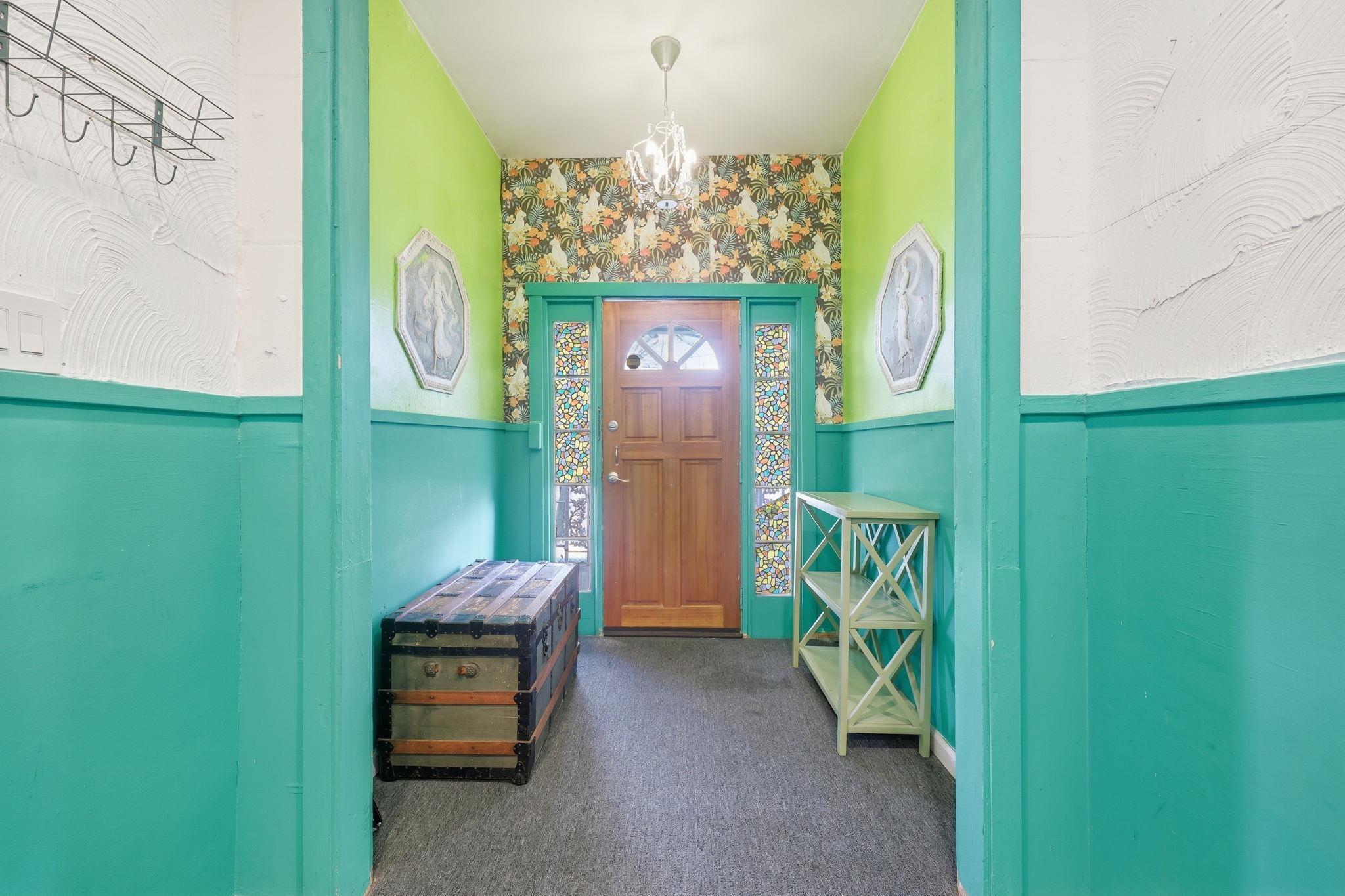 128 W Roberts Avenue