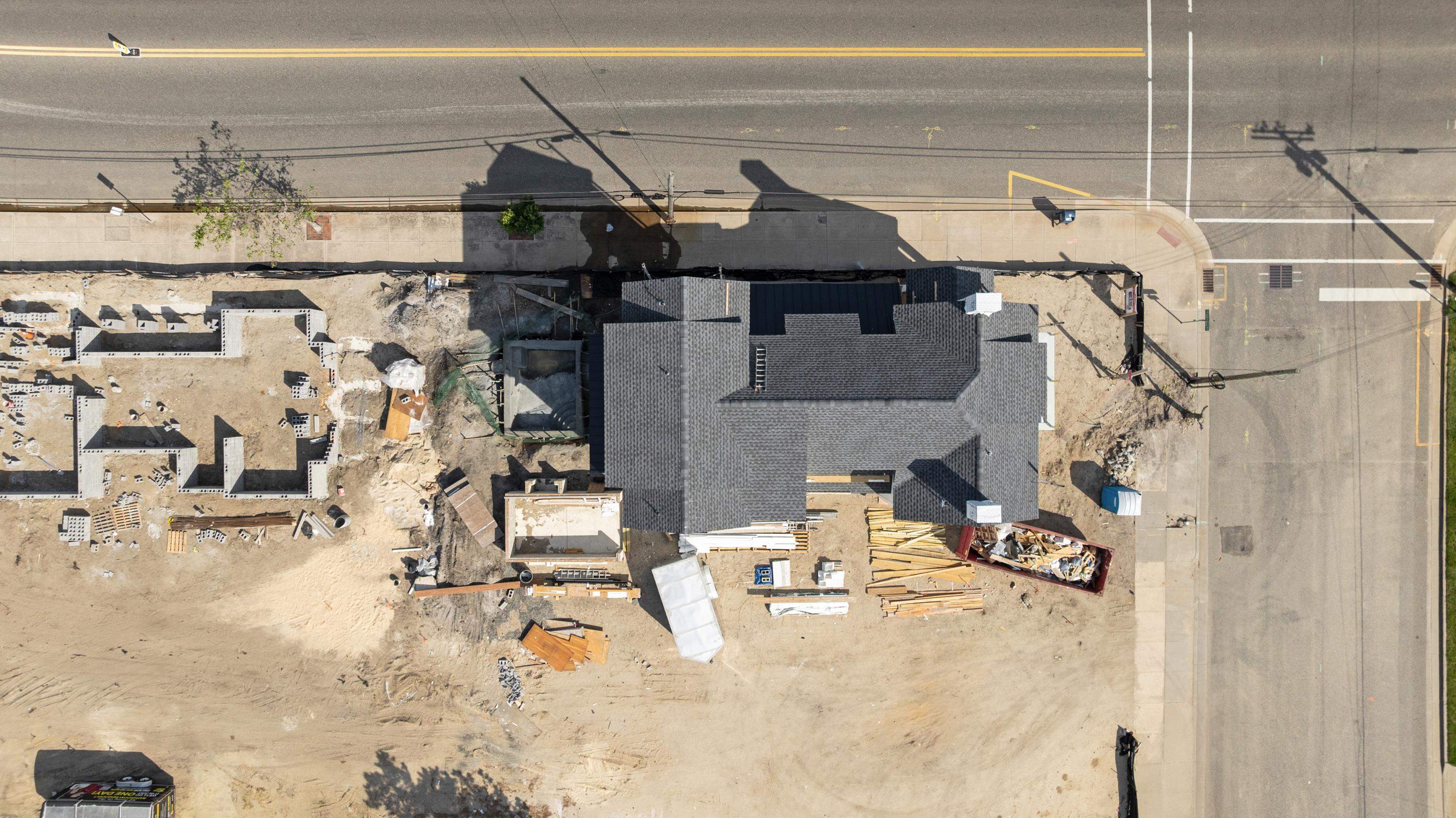 101 W 22nd Avenue - Picture 2