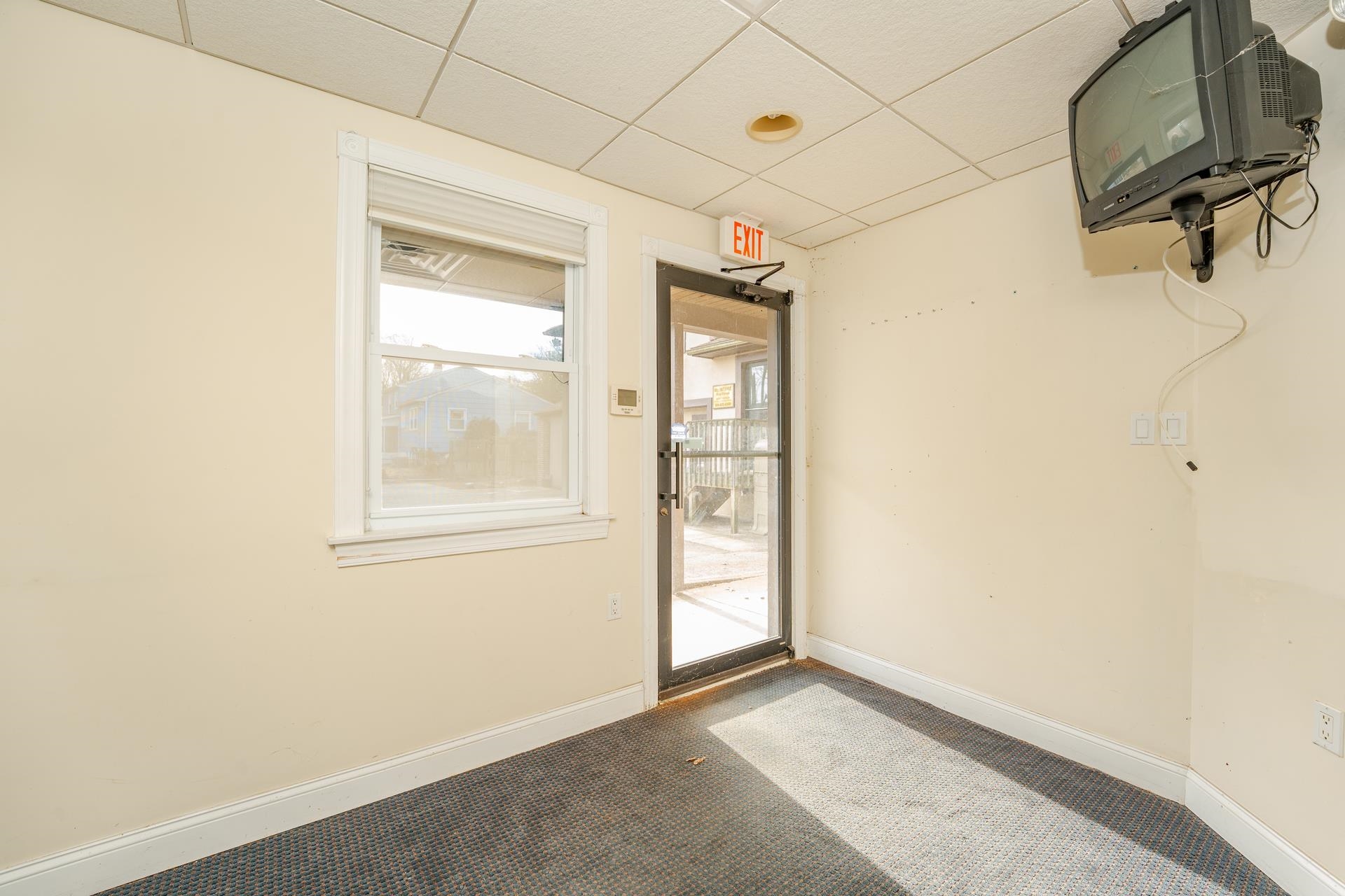 98 New Road - Picture 28