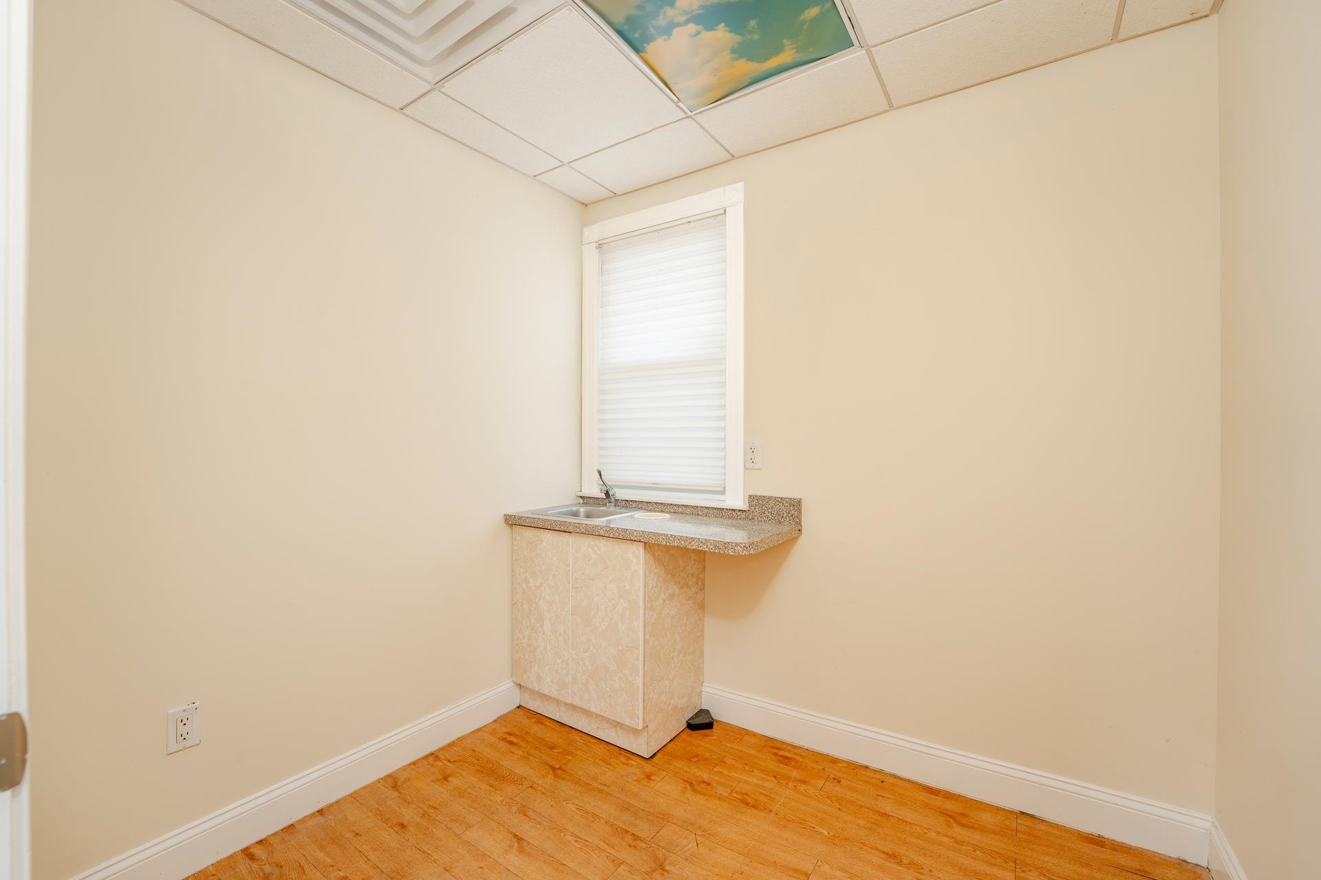 98 New Road - Picture 30