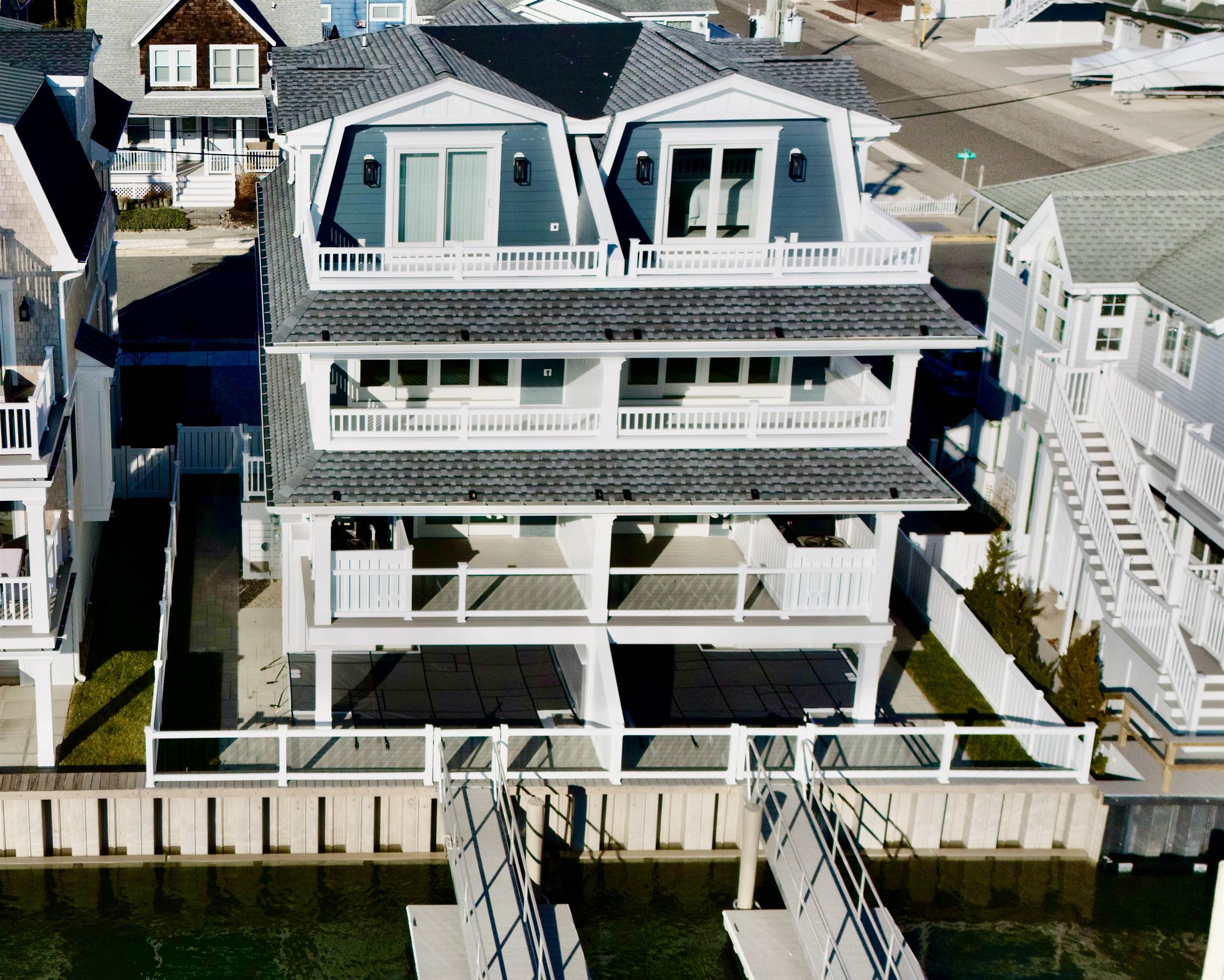 2425 Harbor Avenue - Picture 2