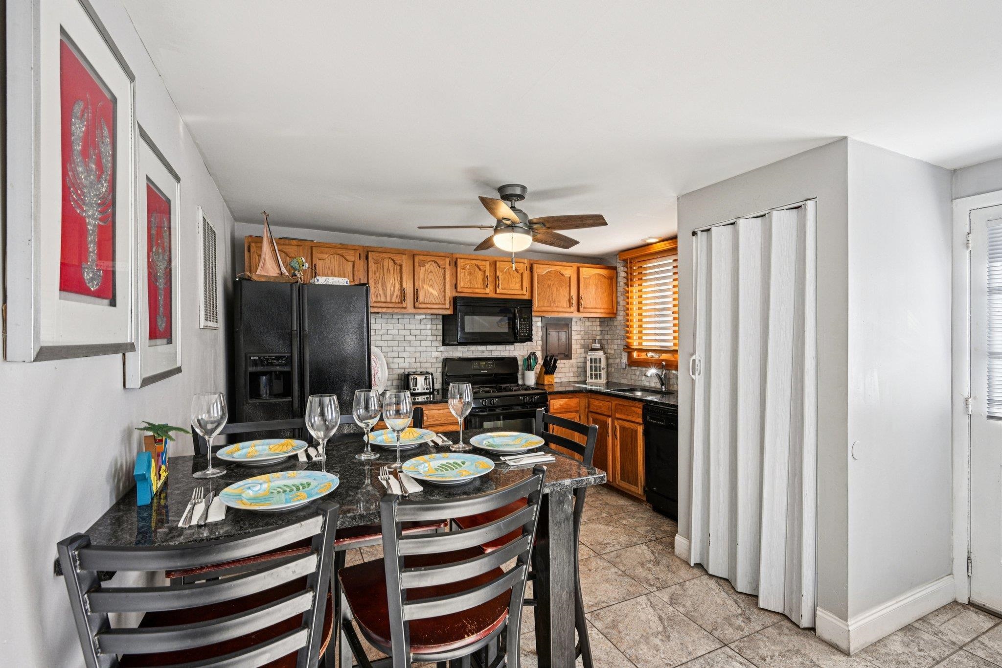 318 E Hollywood - Picture 10