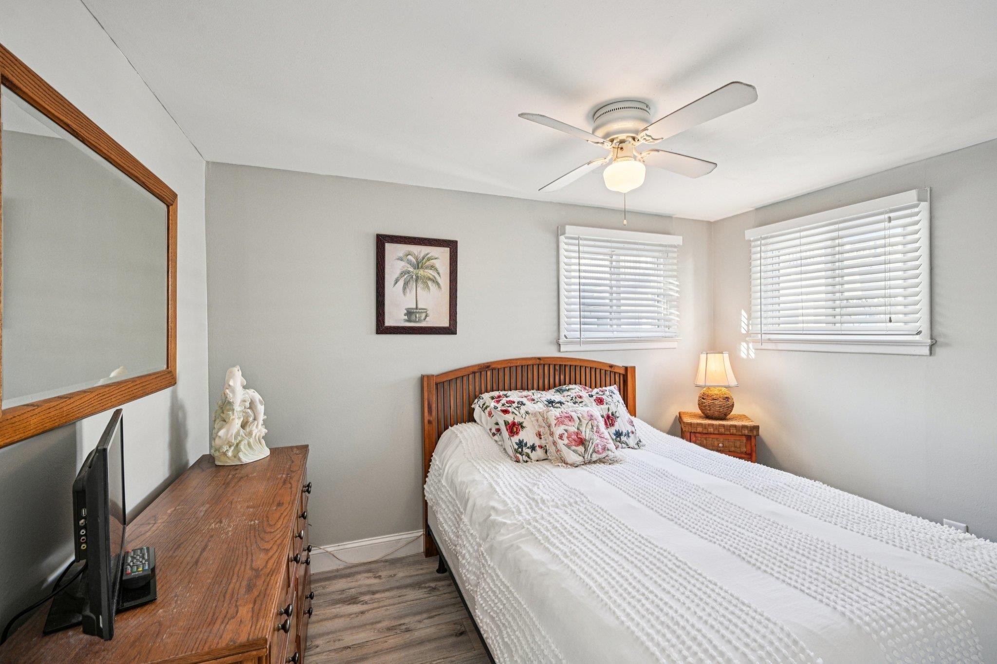 318 E Hollywood - Picture 13