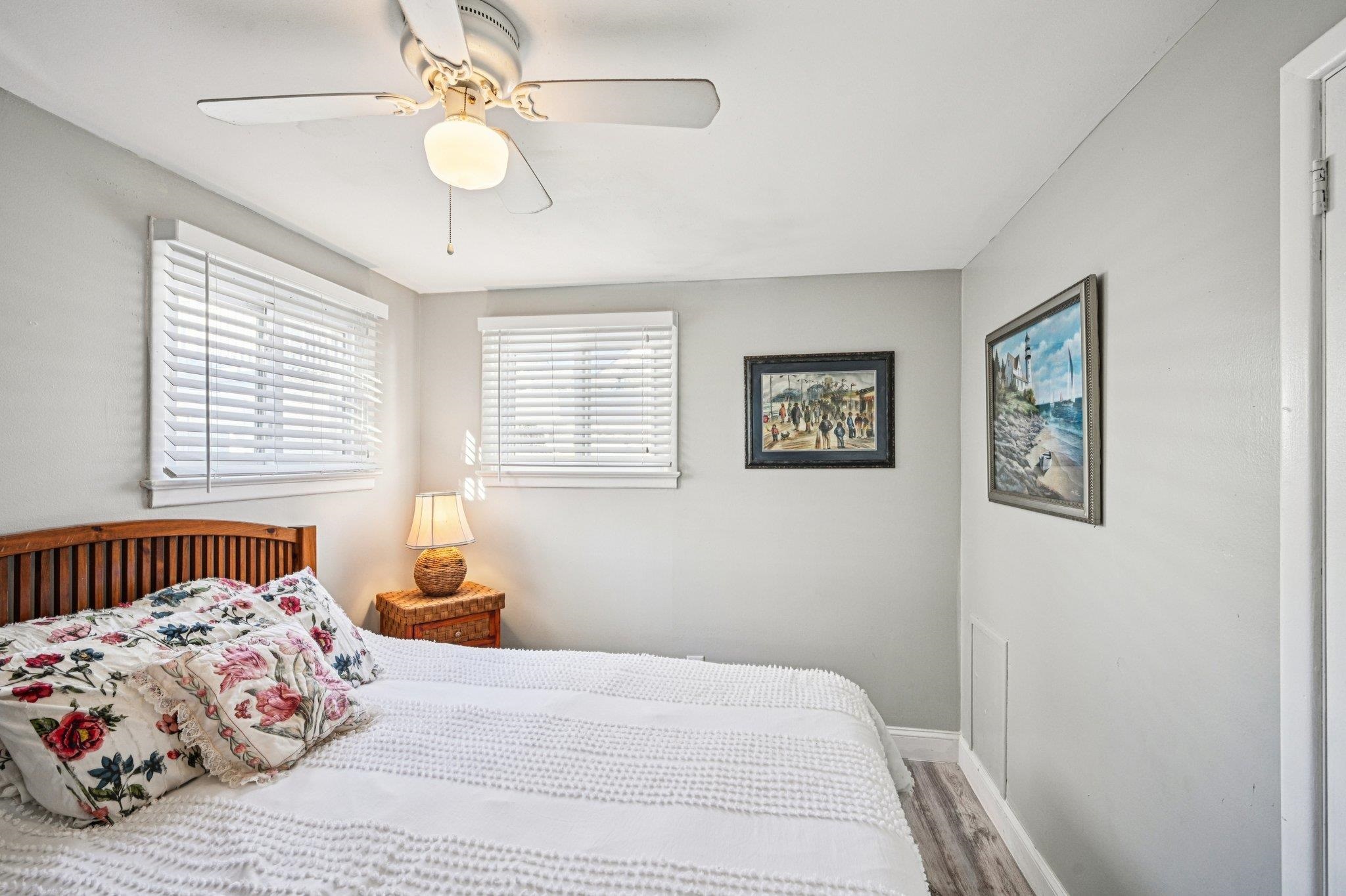 318 E Hollywood - Picture 14