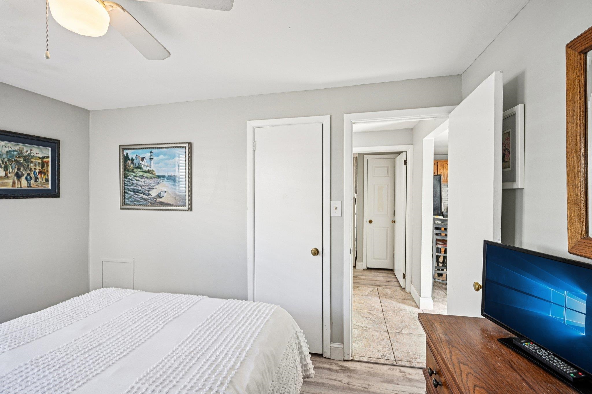 318 E Hollywood - Picture 15