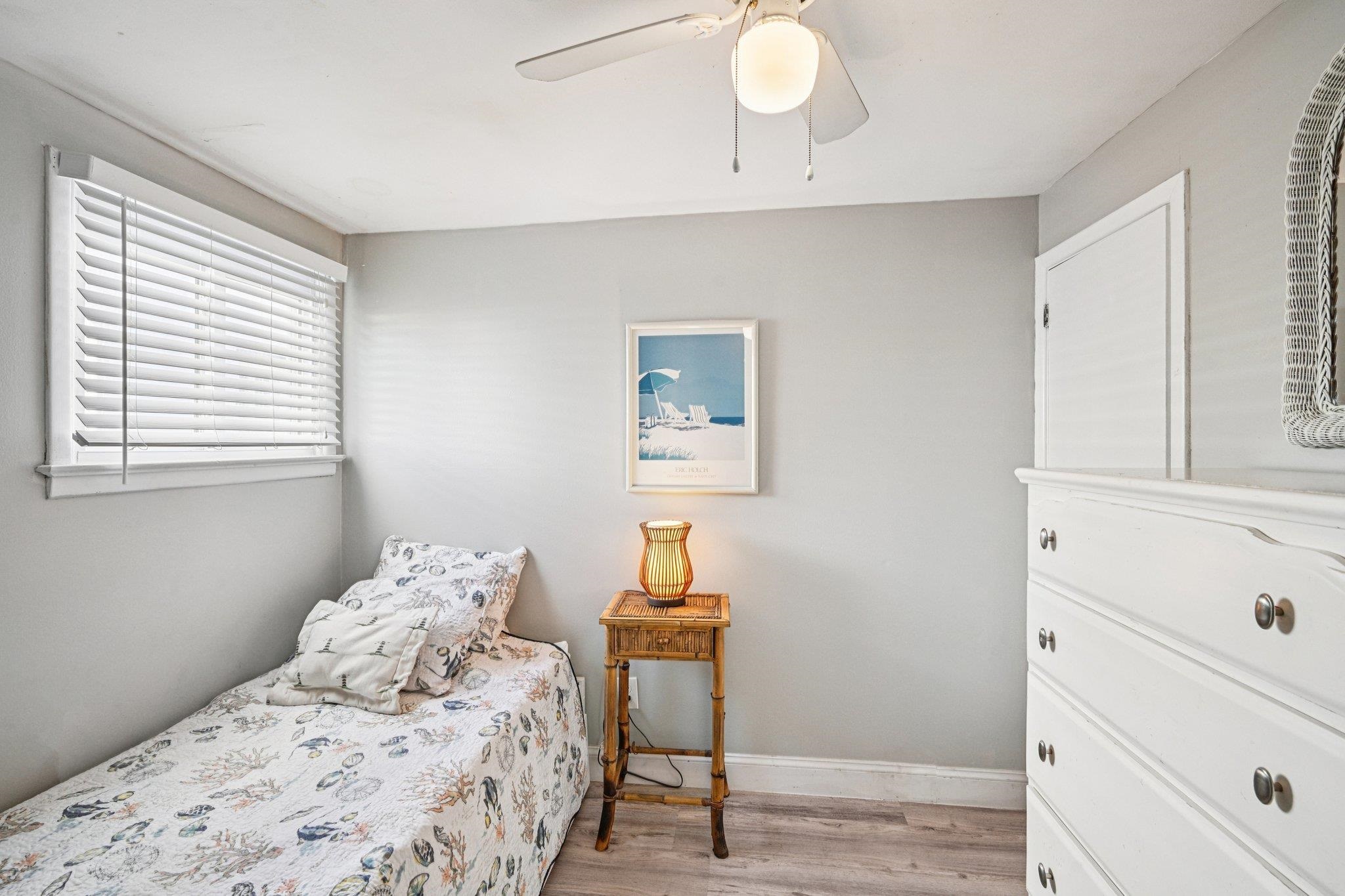 318 E Hollywood - Picture 18