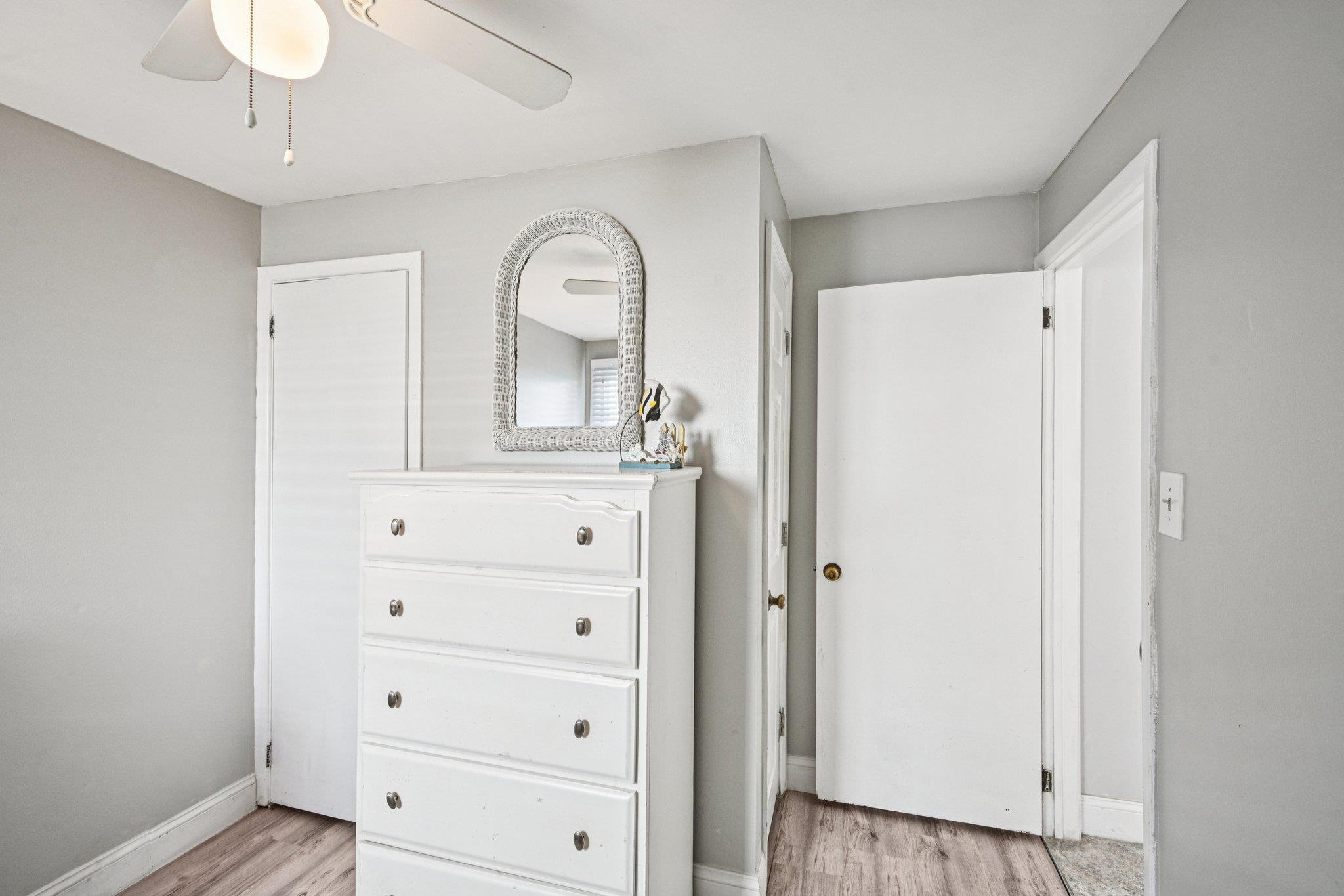 318 E Hollywood - Picture 19