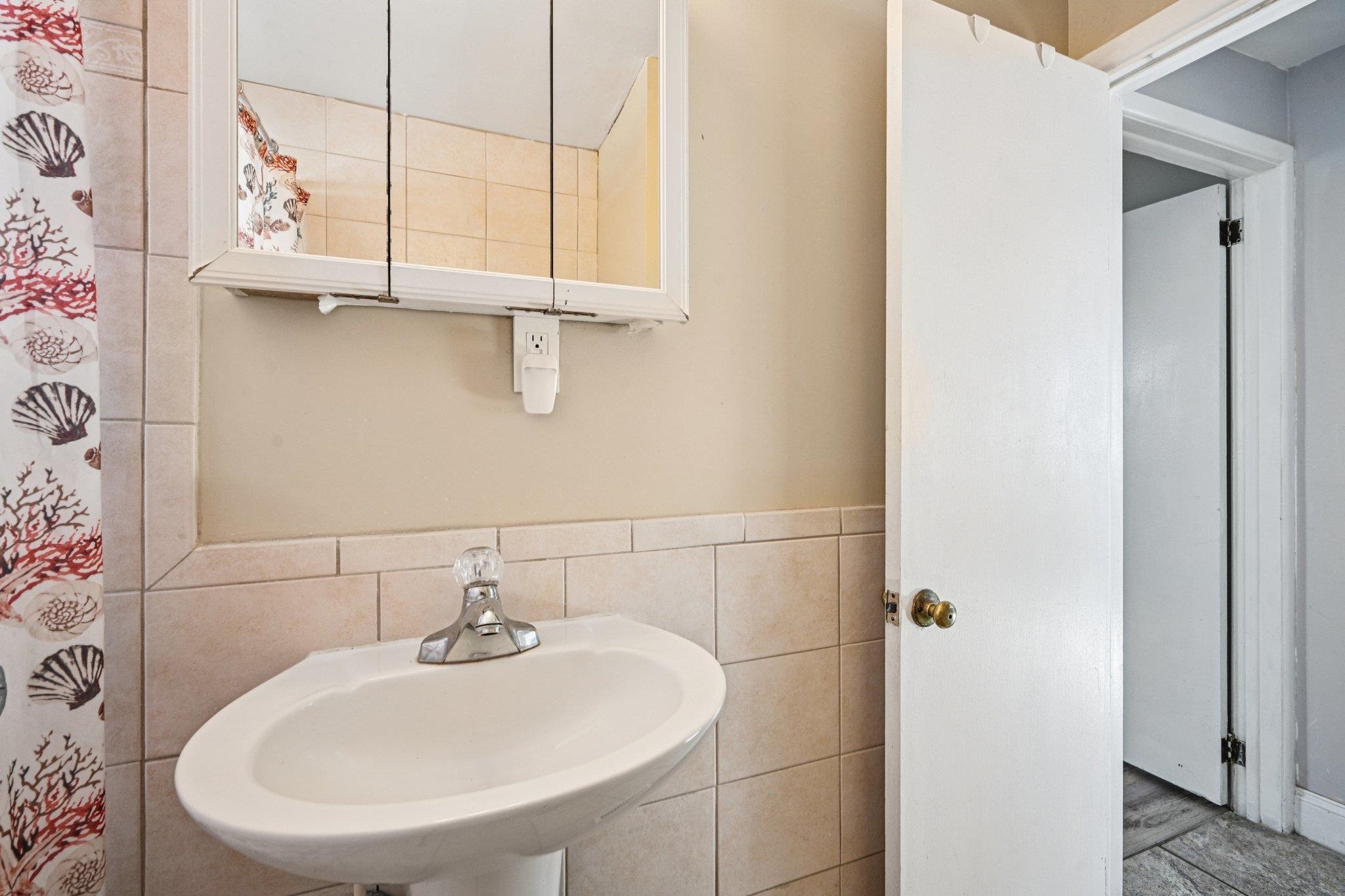 318 E Hollywood - Picture 21