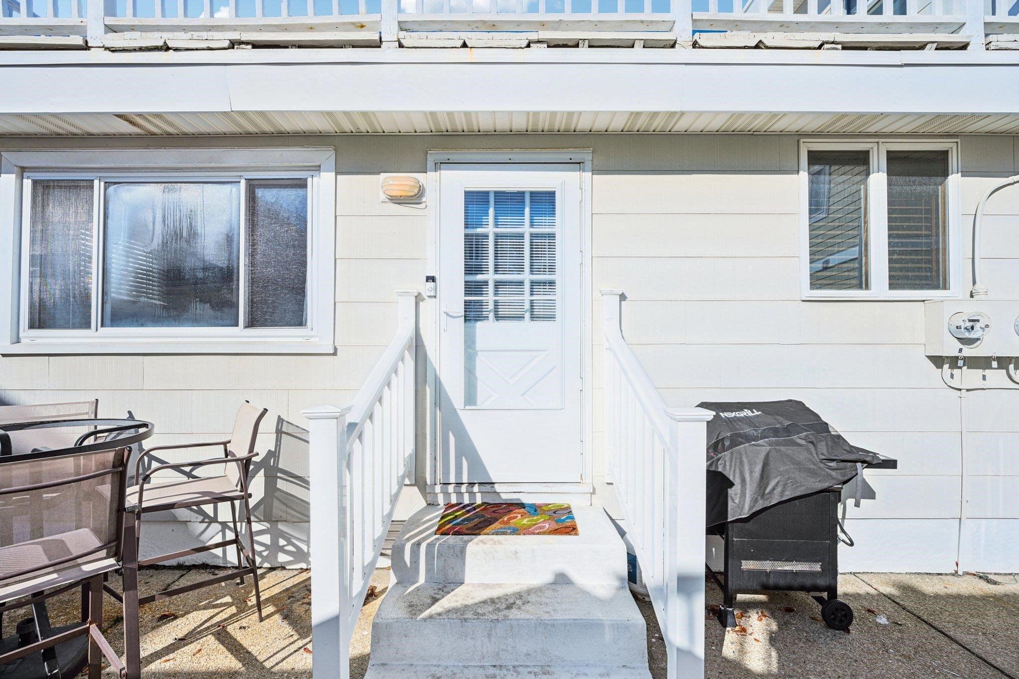 318 E Hollywood - Picture 22