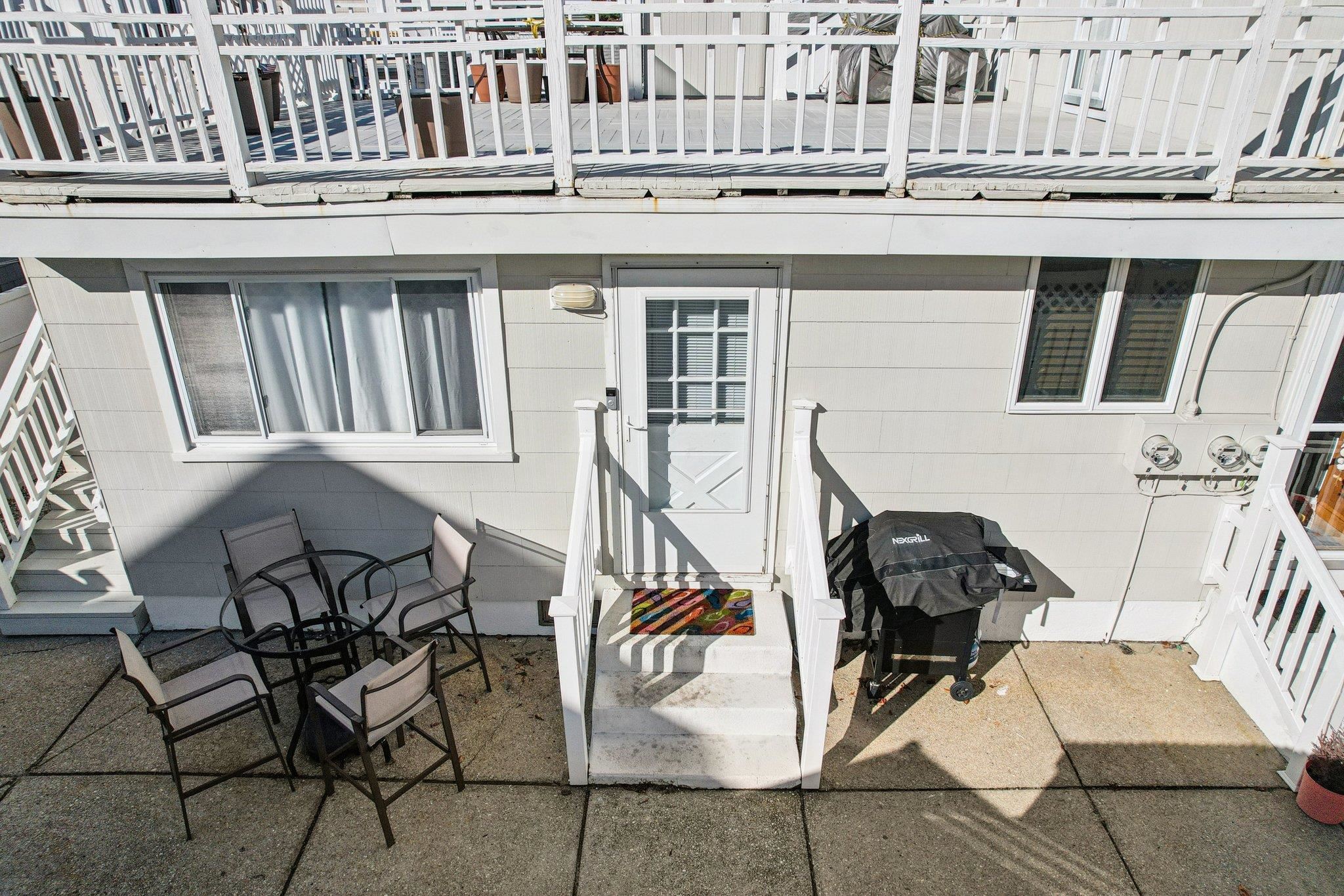 318 E Hollywood - Picture 25