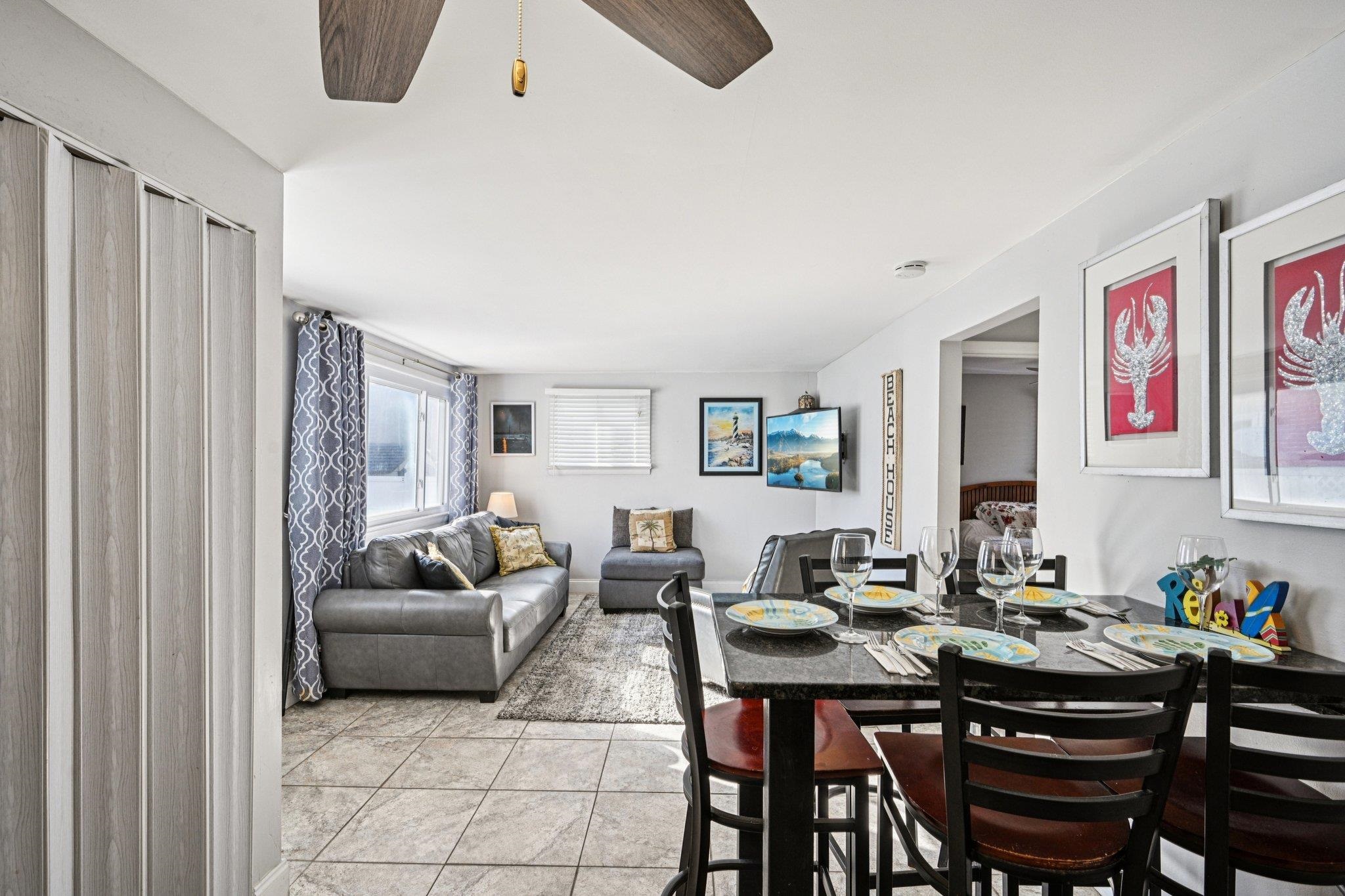 318 E Hollywood - Picture 9