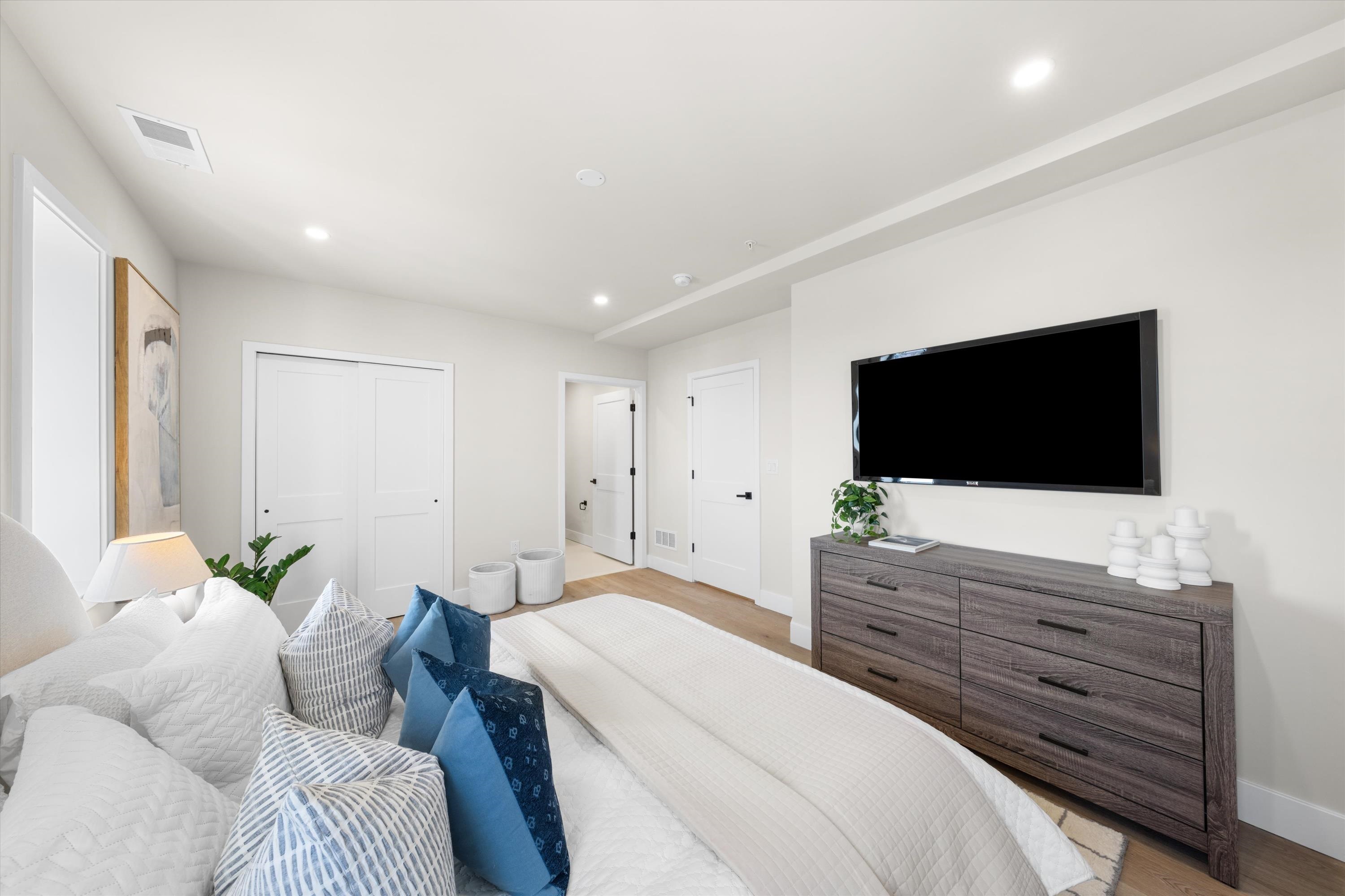 323 E Oak Avenue - Picture 27