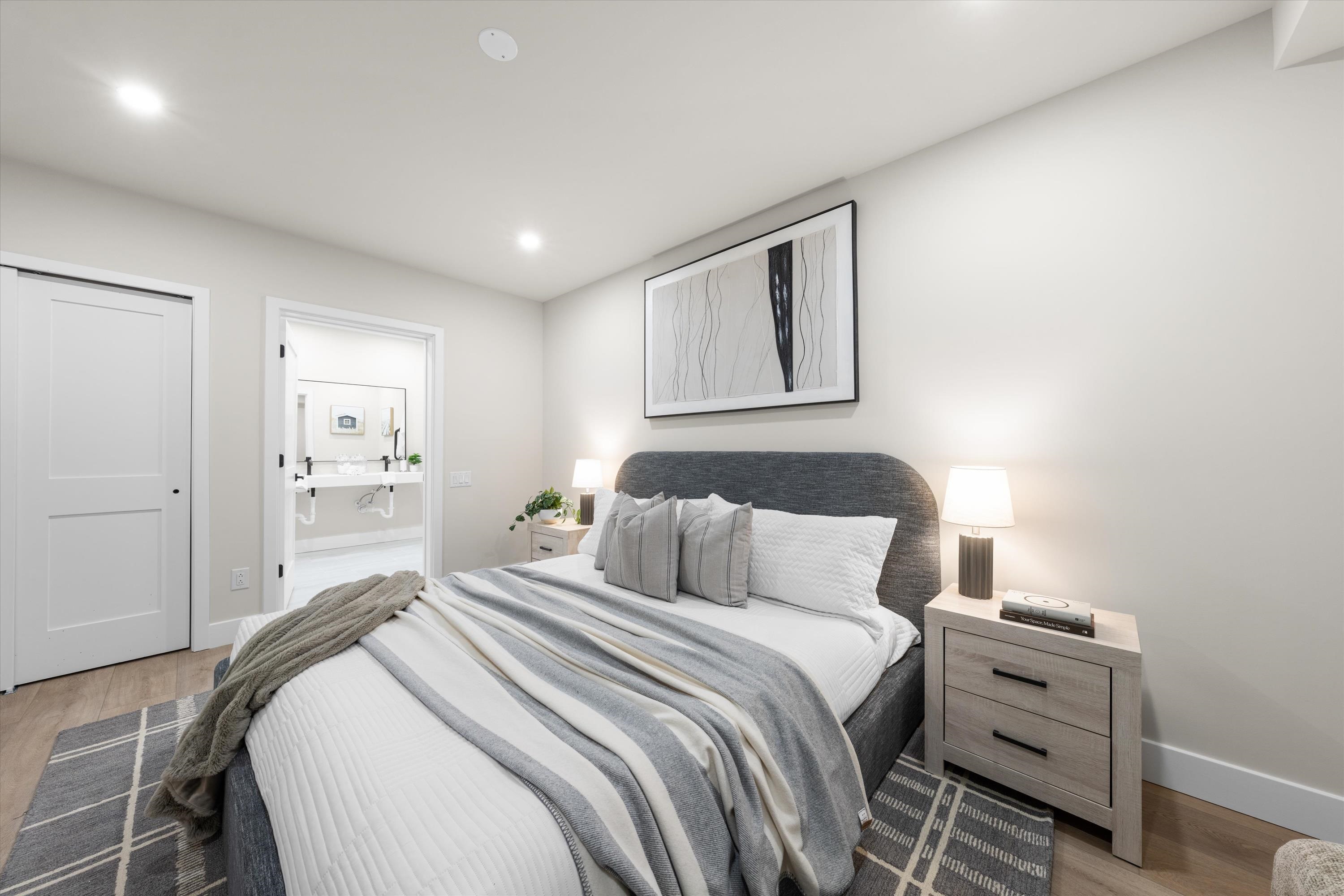 323 E Oak Avenue - Picture 31