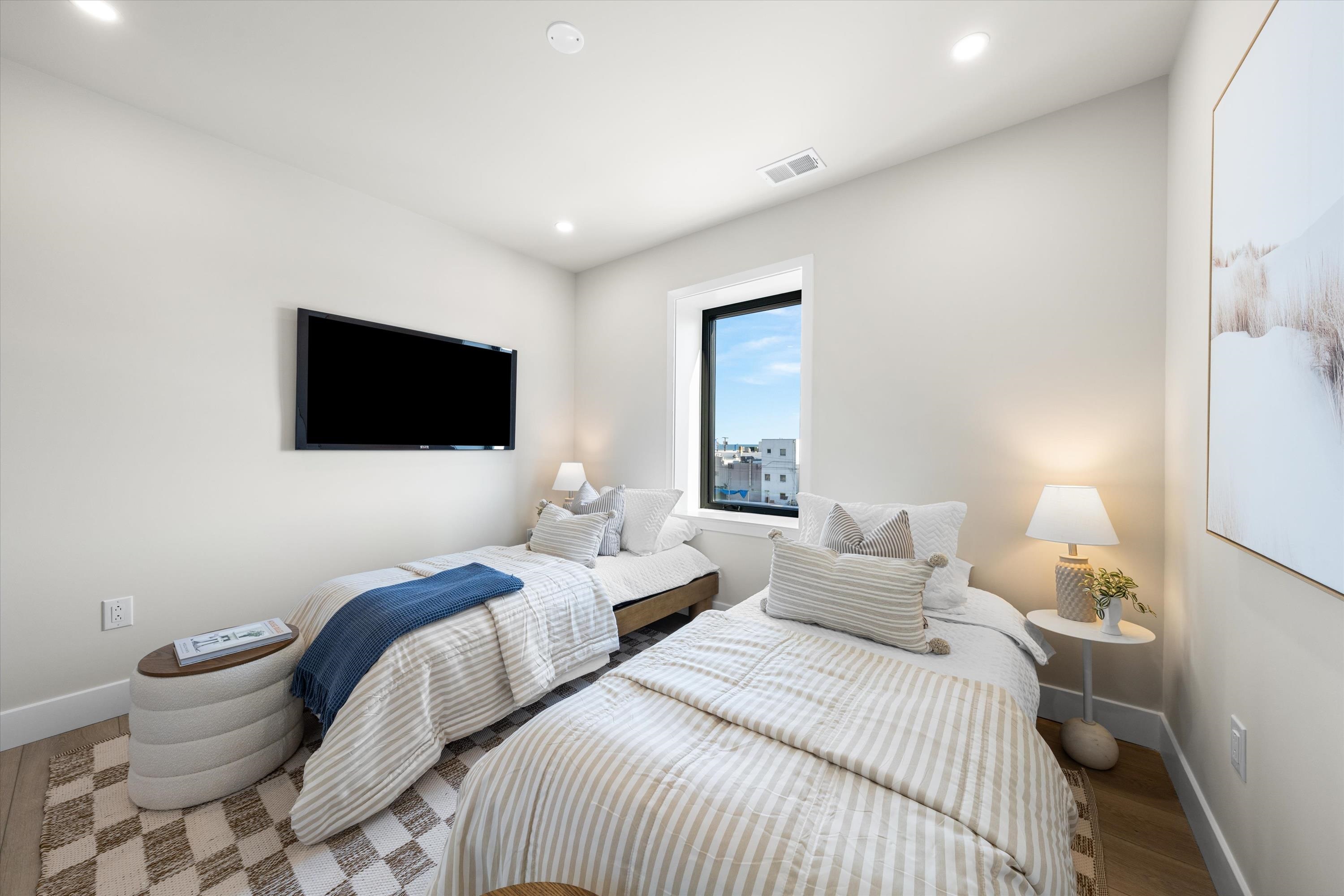 323 E Oak Avenue - Picture 37