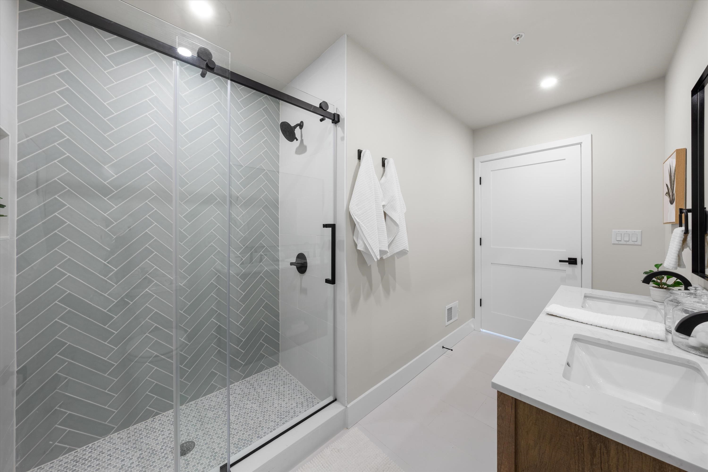 323 E Oak Avenue - Picture 40