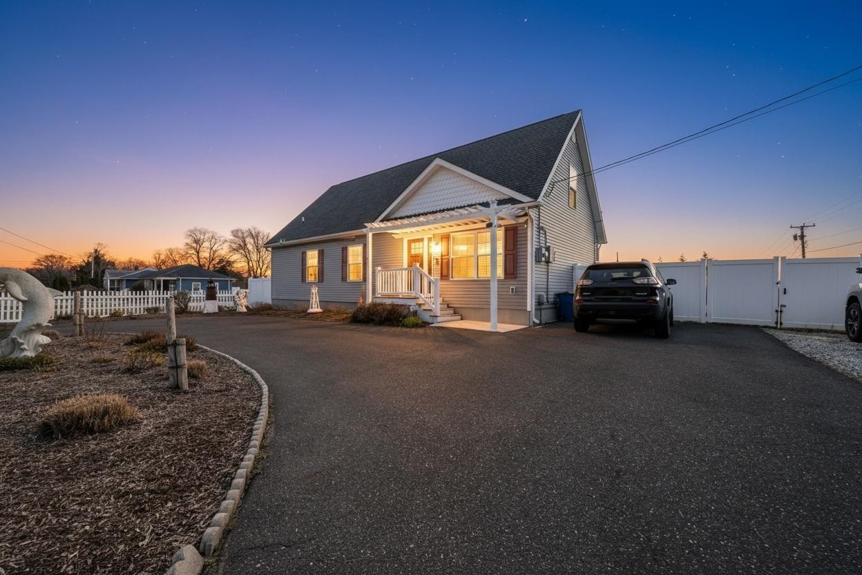 720 Town Bank Road - Picture 1