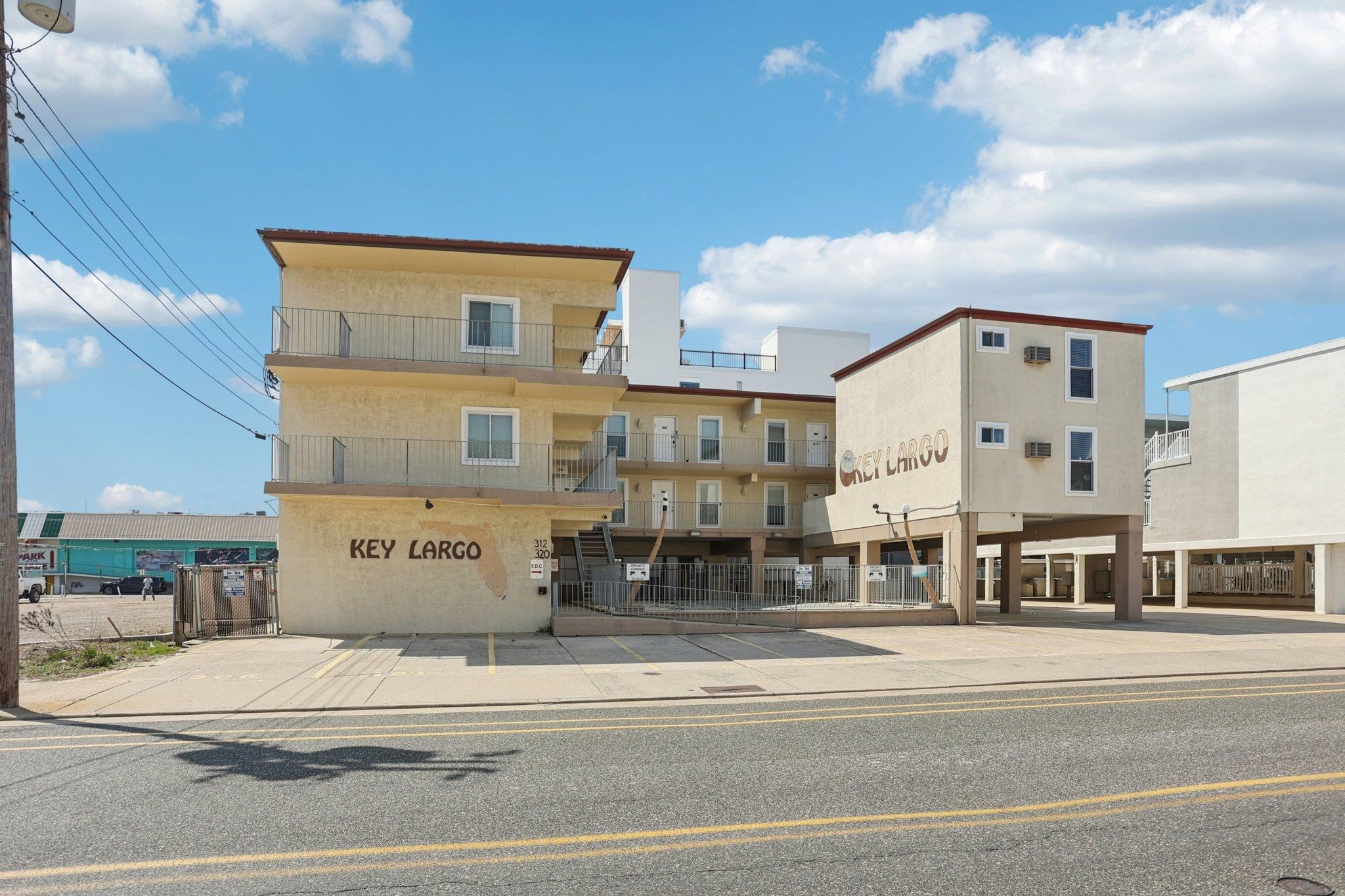 312-320 E Wildwood Avenue