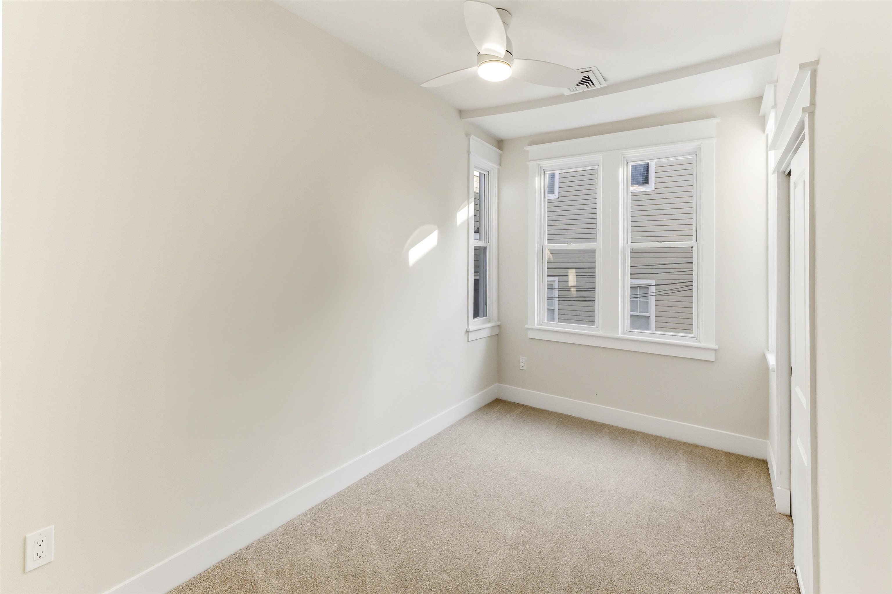 735 Wesley Avenue - Picture 18