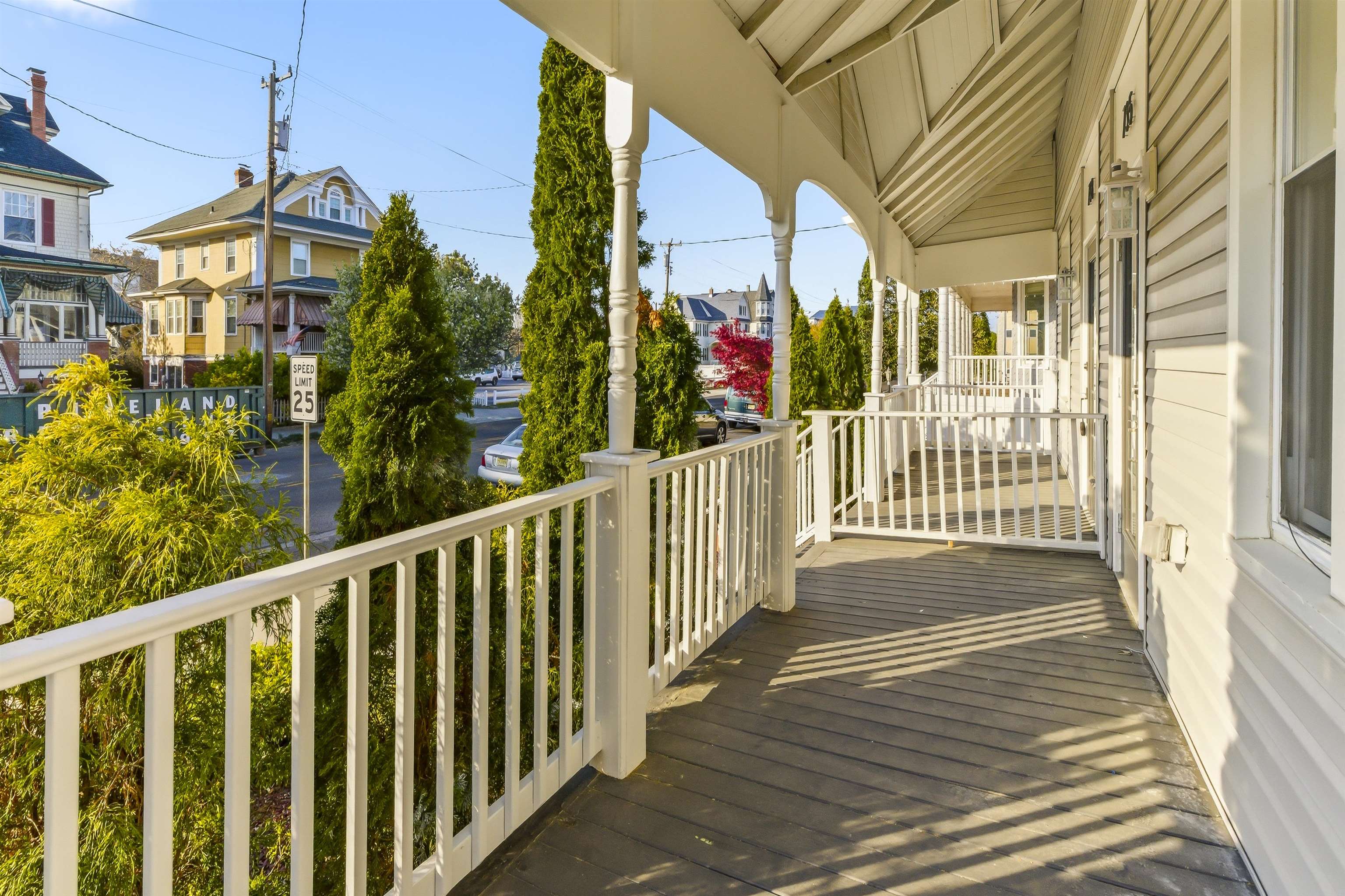 735 Wesley Avenue - Picture 4