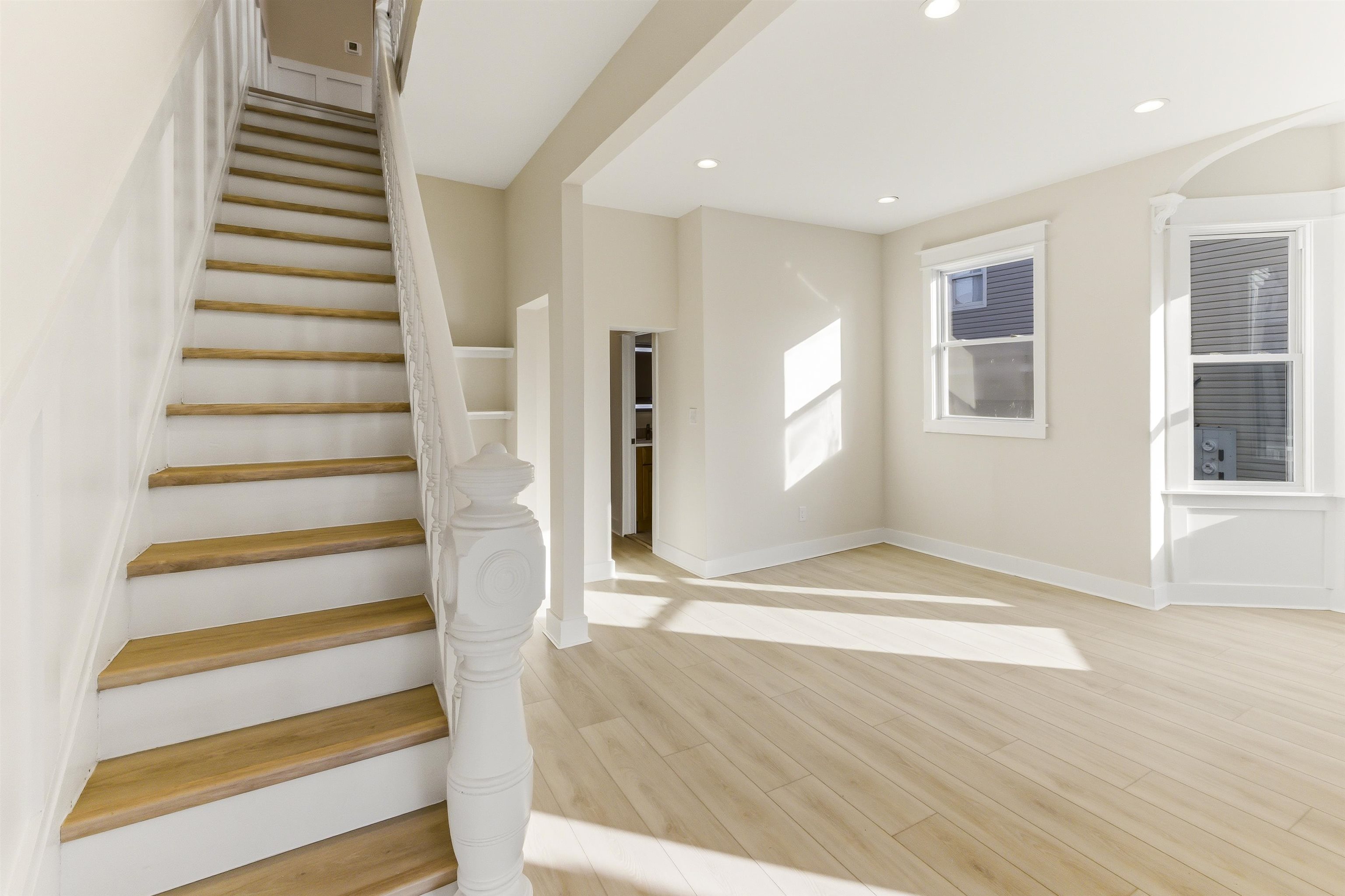 735 Wesley Avenue - Picture 5