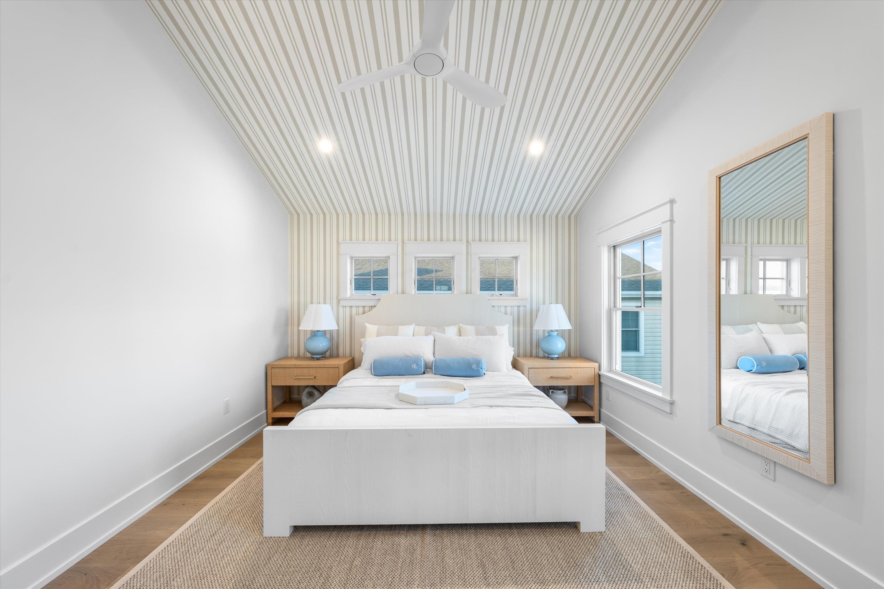 911 Surf Avenue - Picture 24