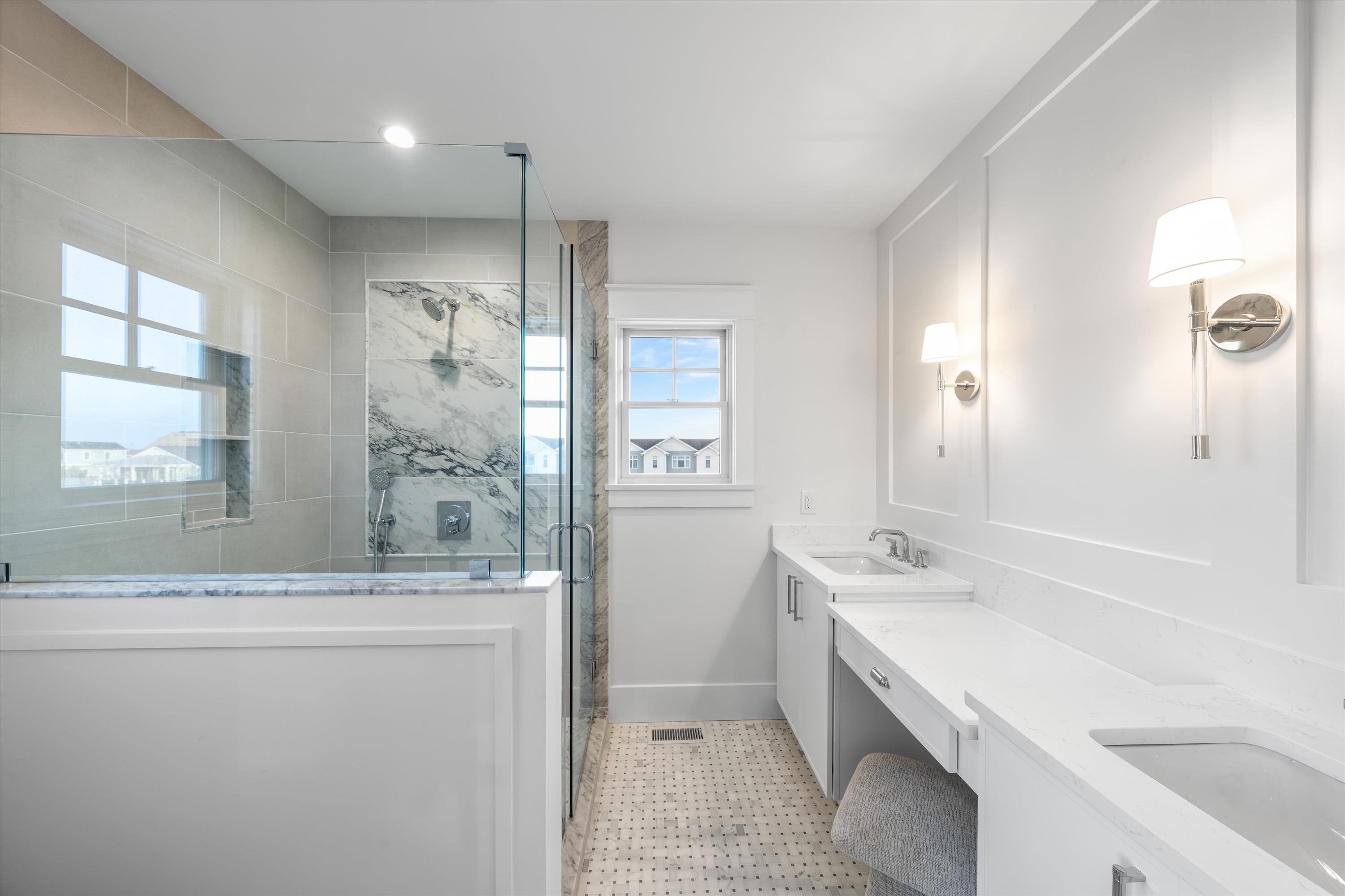 911 Surf Avenue - Picture 25