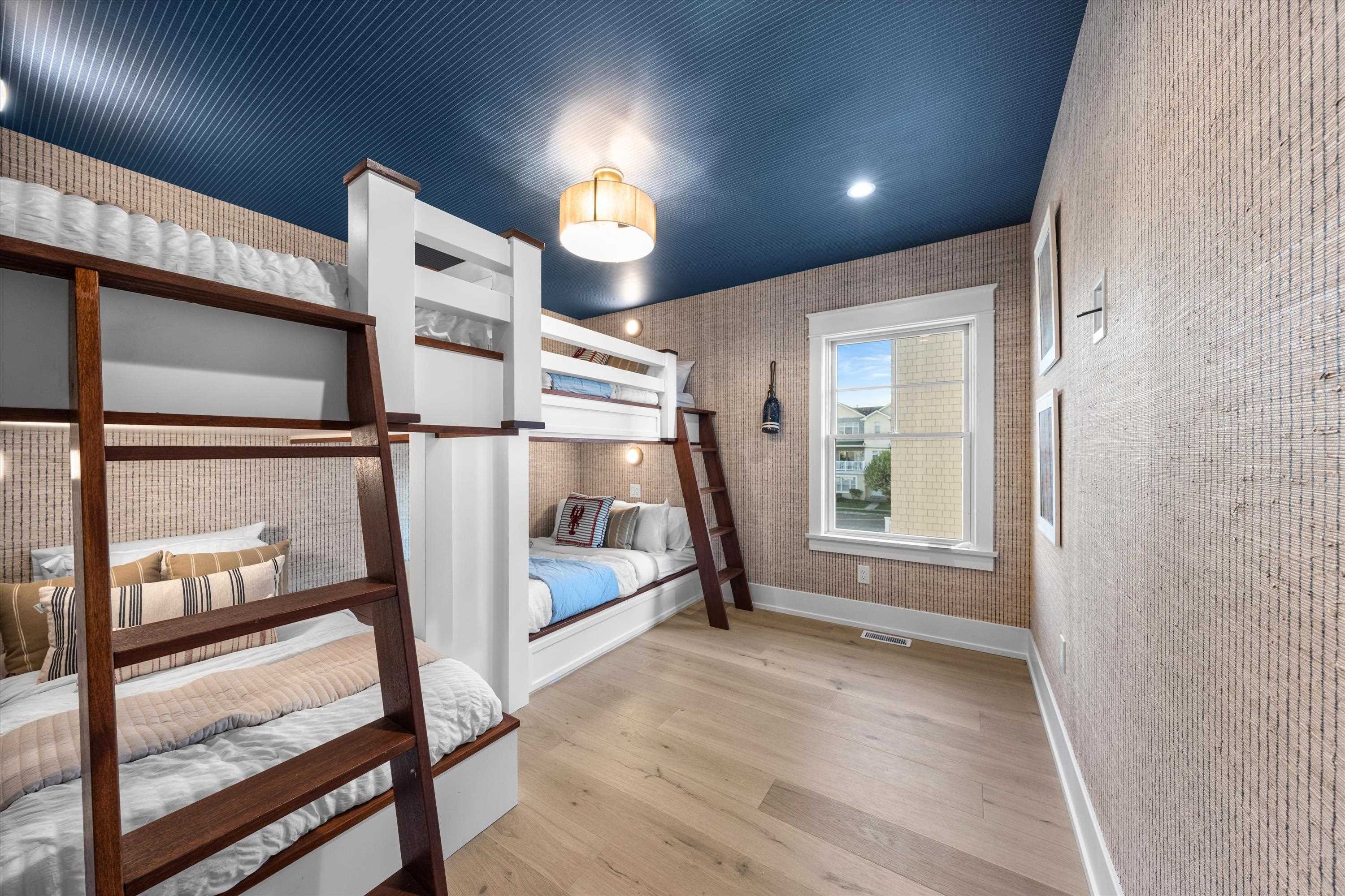 911 Surf Avenue - Picture 29