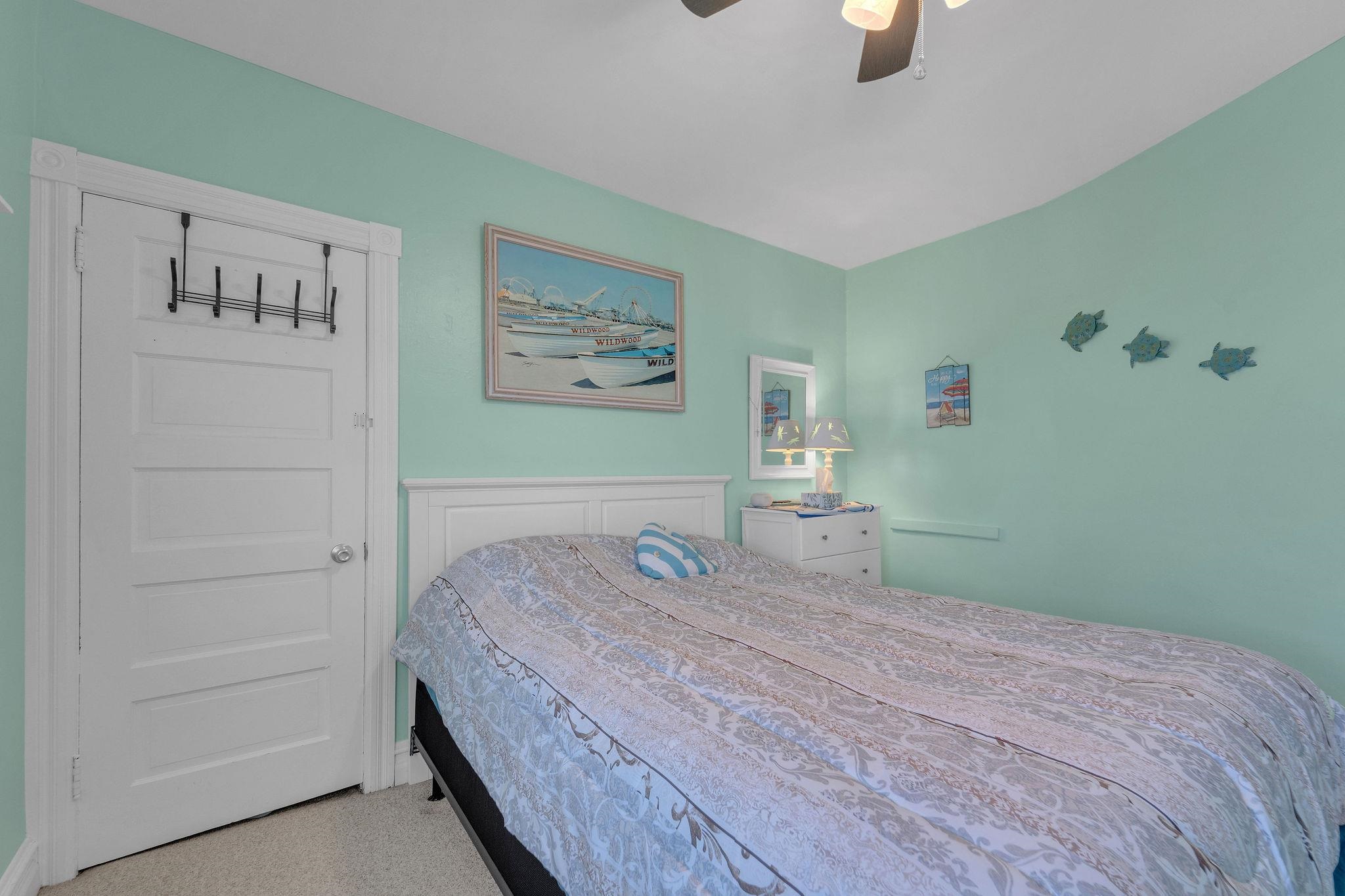 220 E Leaming Avenue