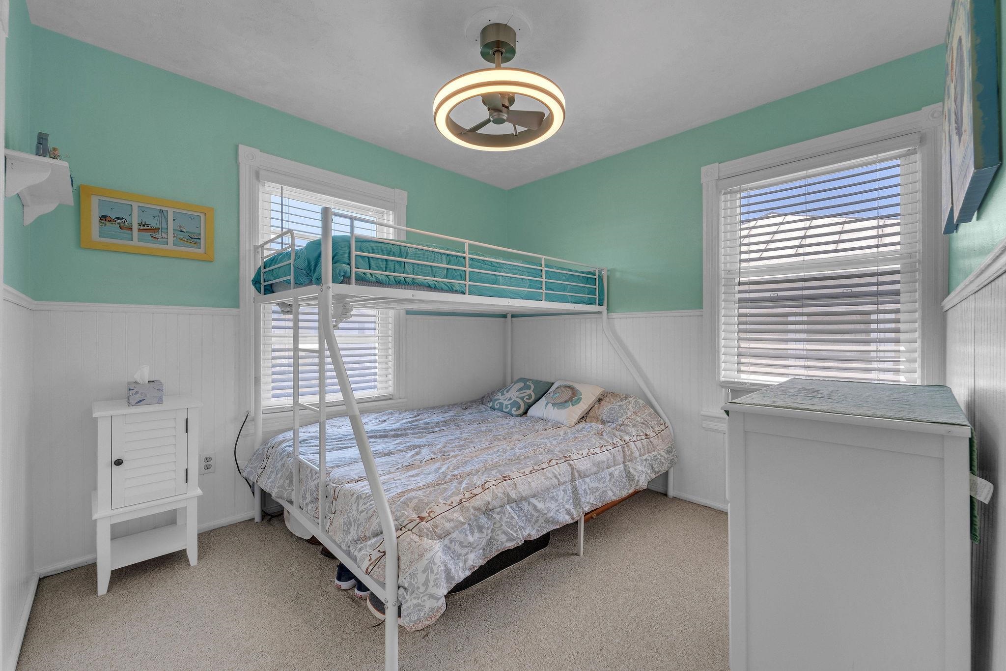 220 E Leaming Avenue