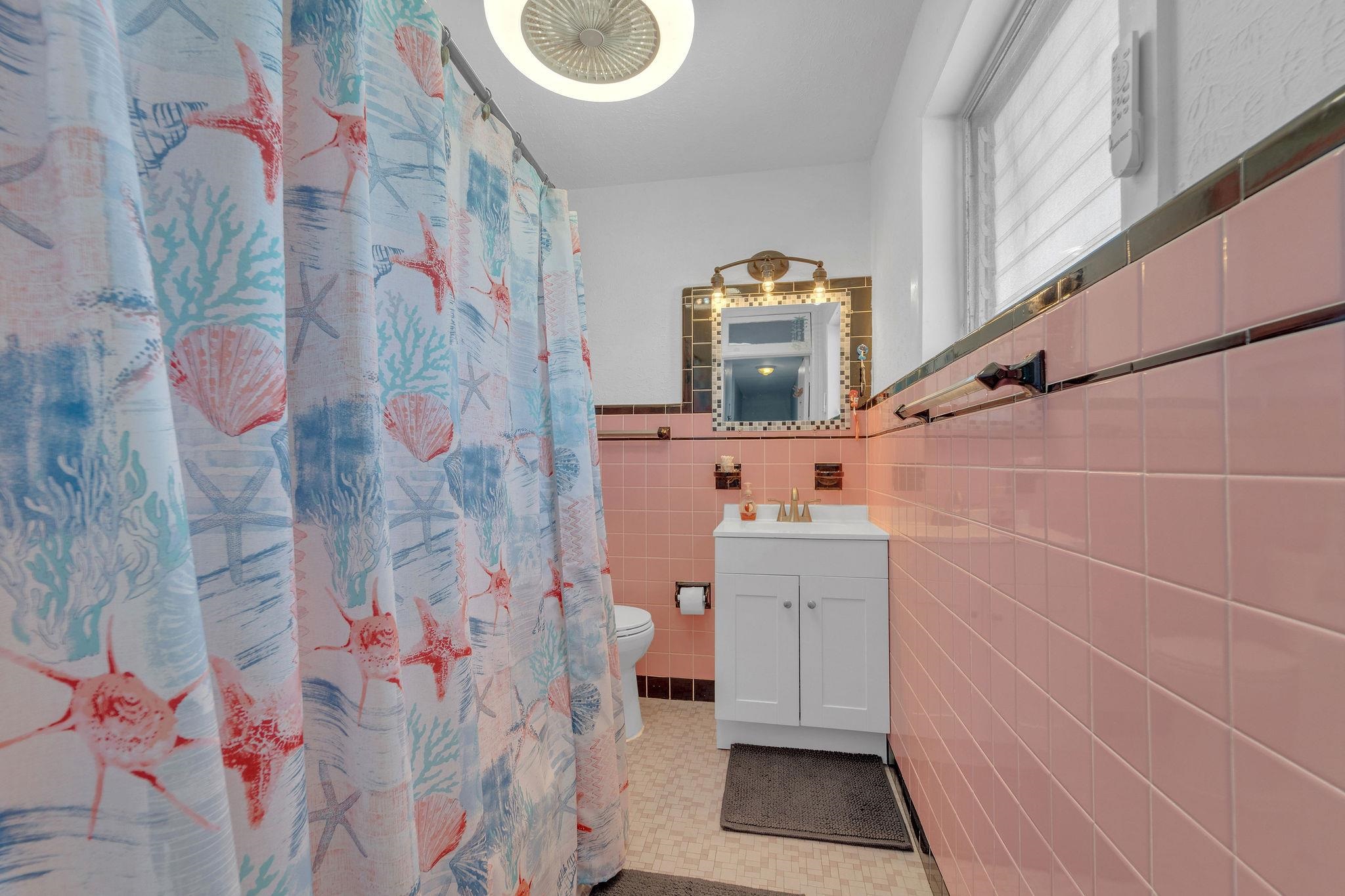 220 E Leaming Avenue