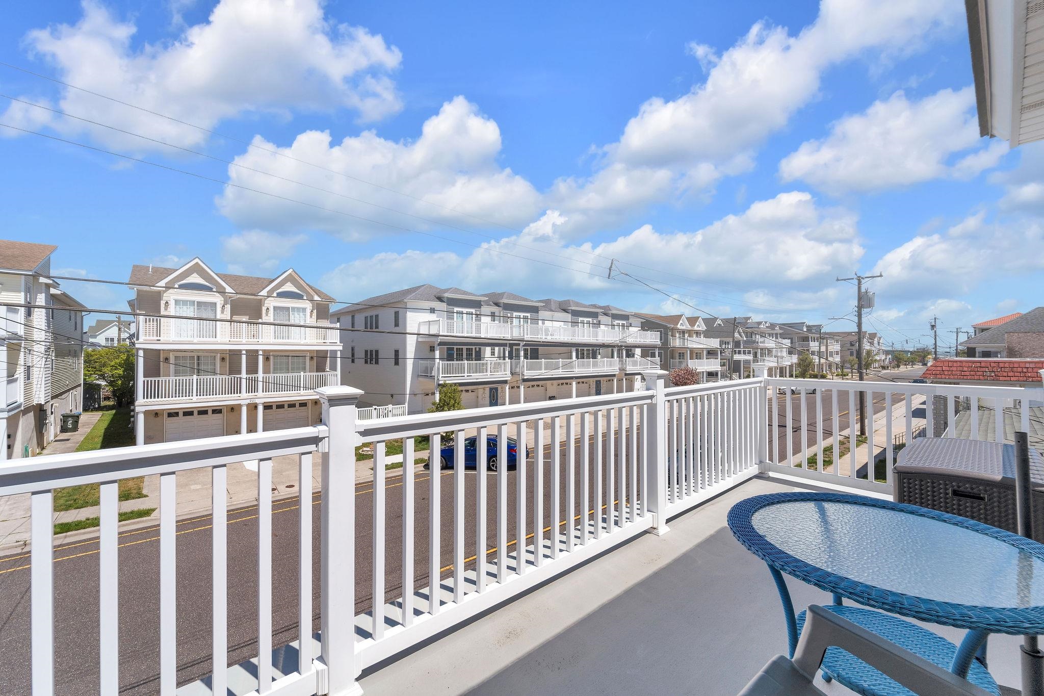 220 E Leaming Avenue