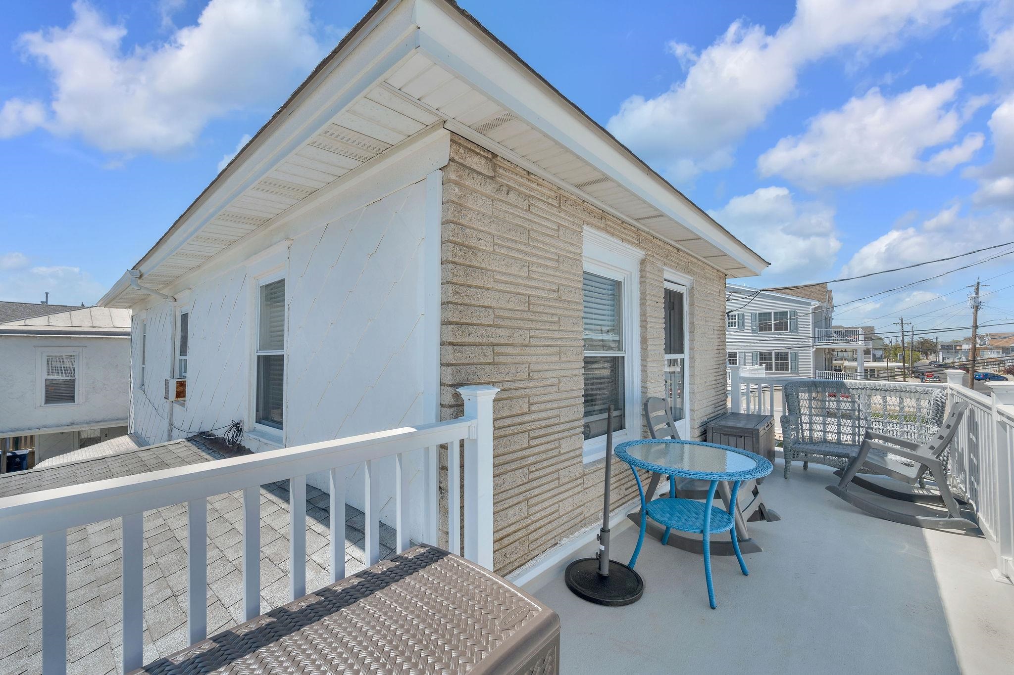 220 E Leaming Avenue