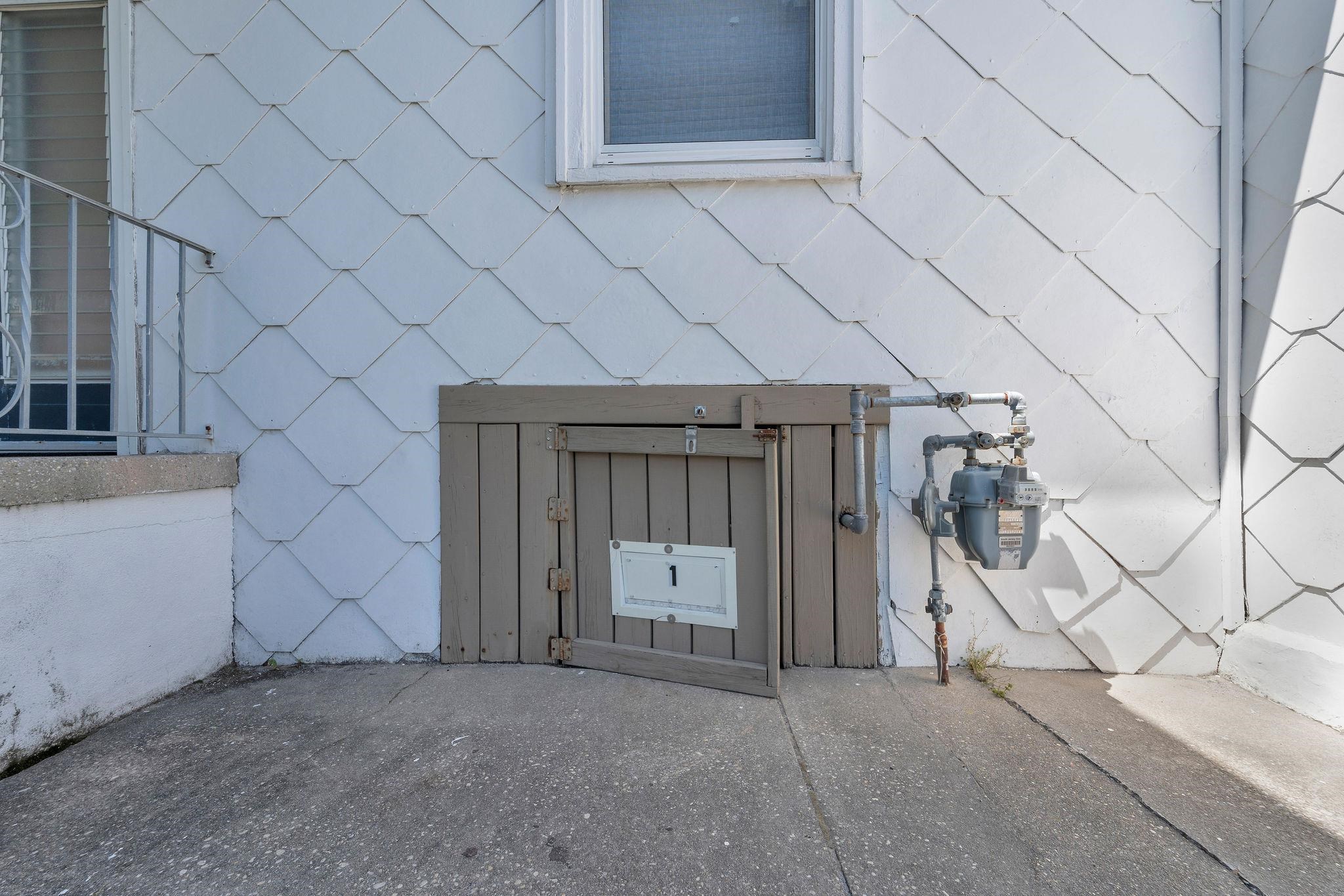 220 E Leaming Avenue