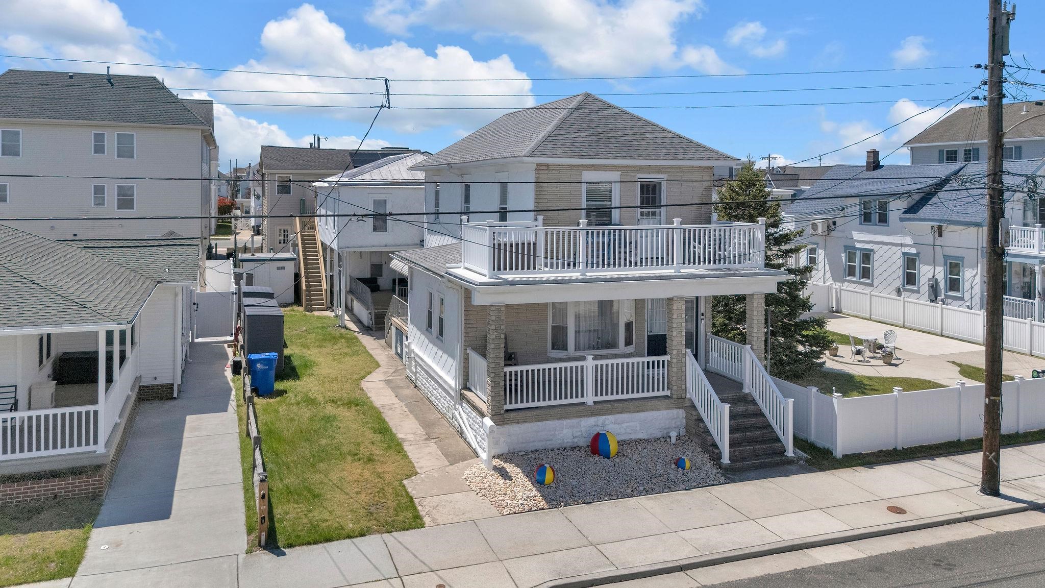 220 E Leaming Avenue