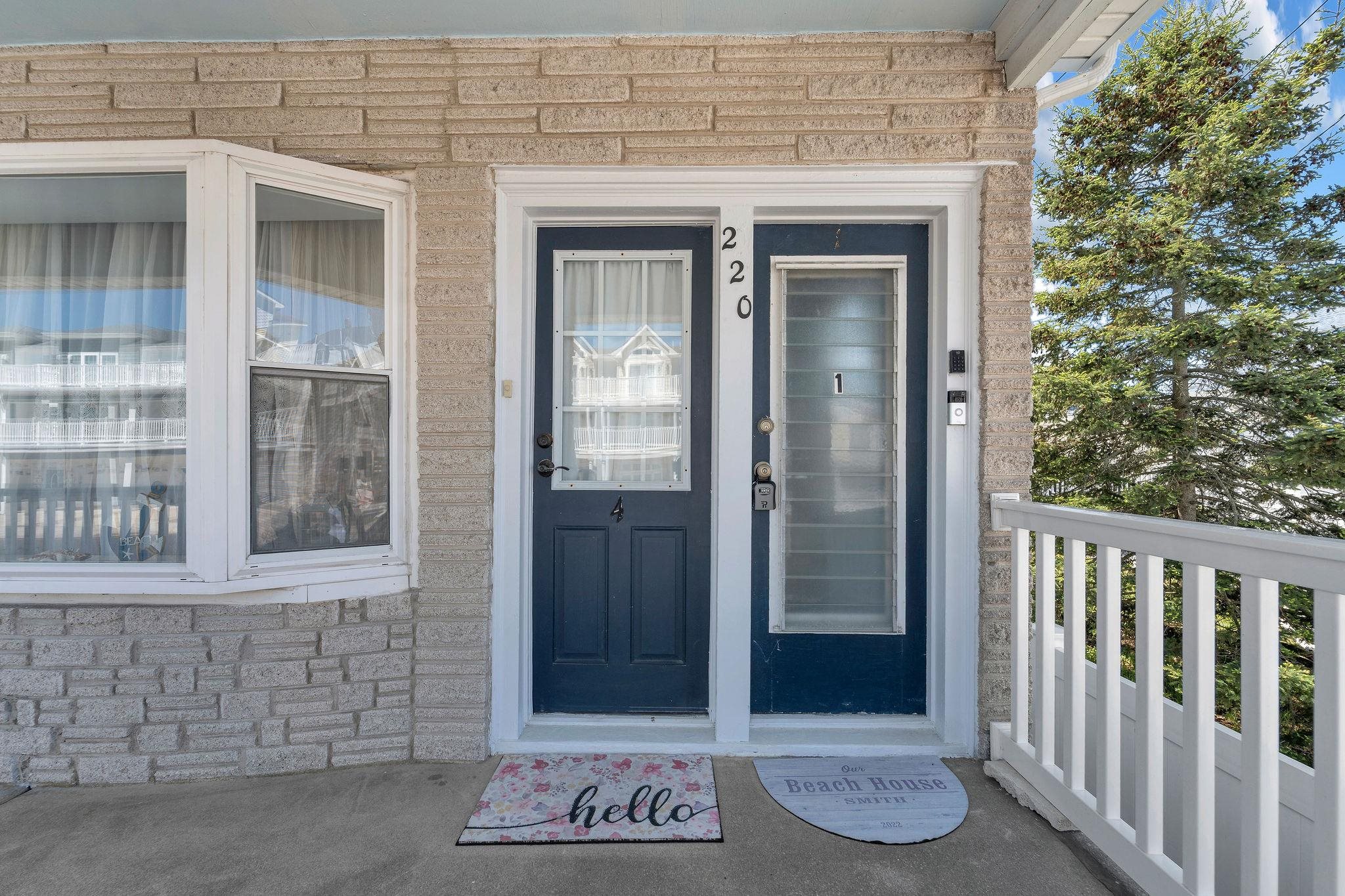 220 E Leaming Avenue