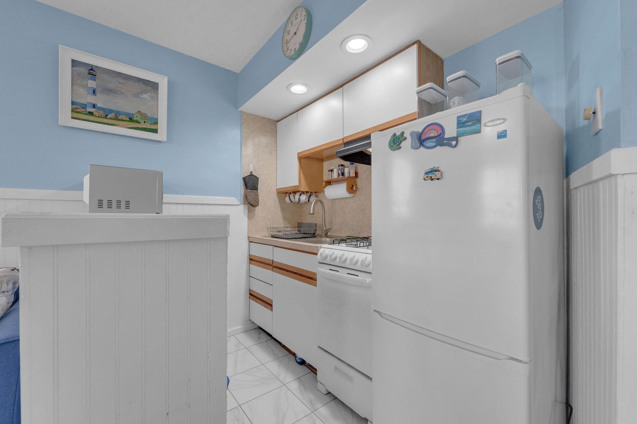 220 E Leaming Avenue