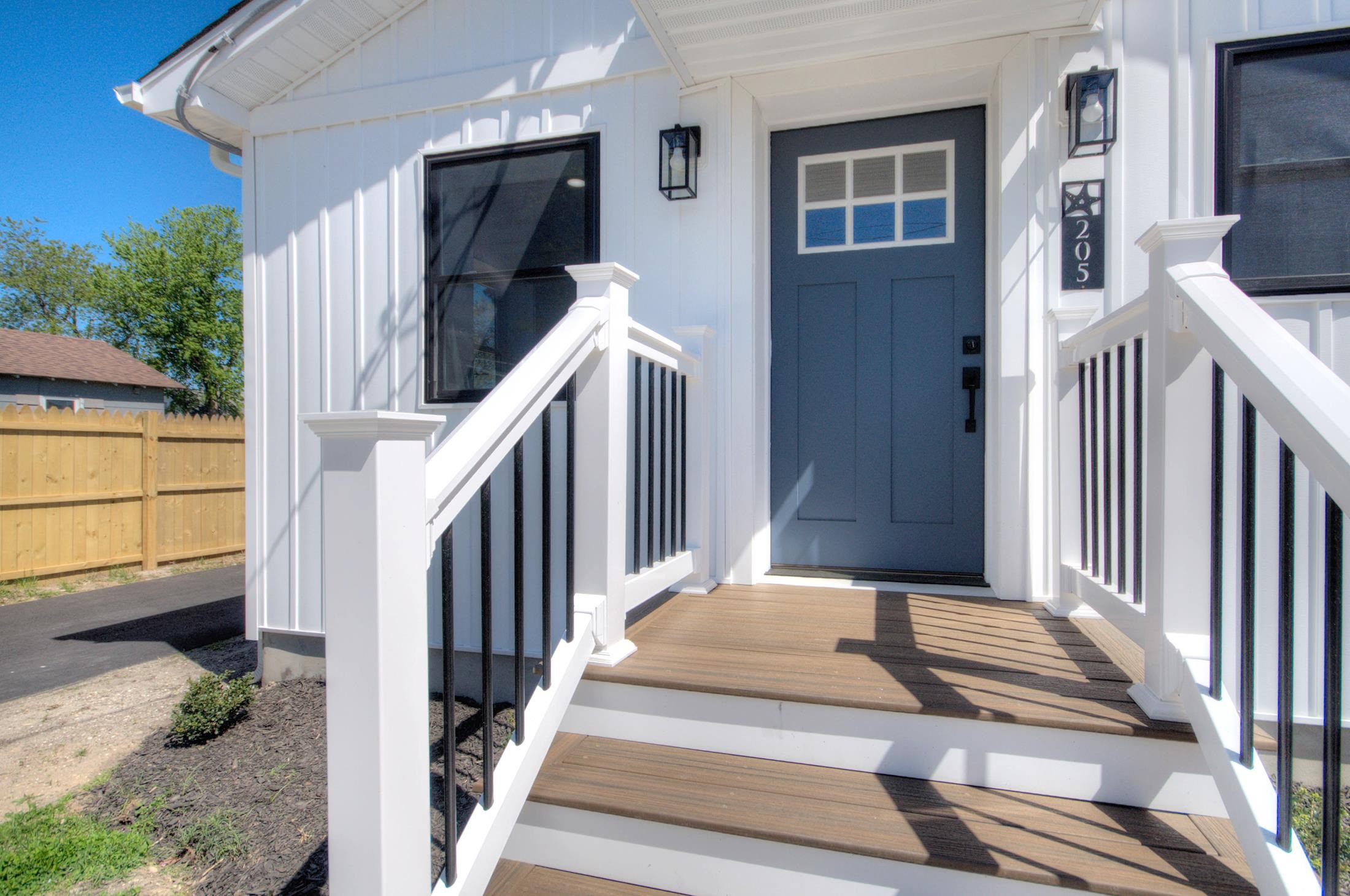 205 W Atlantic Avenue - Picture 1