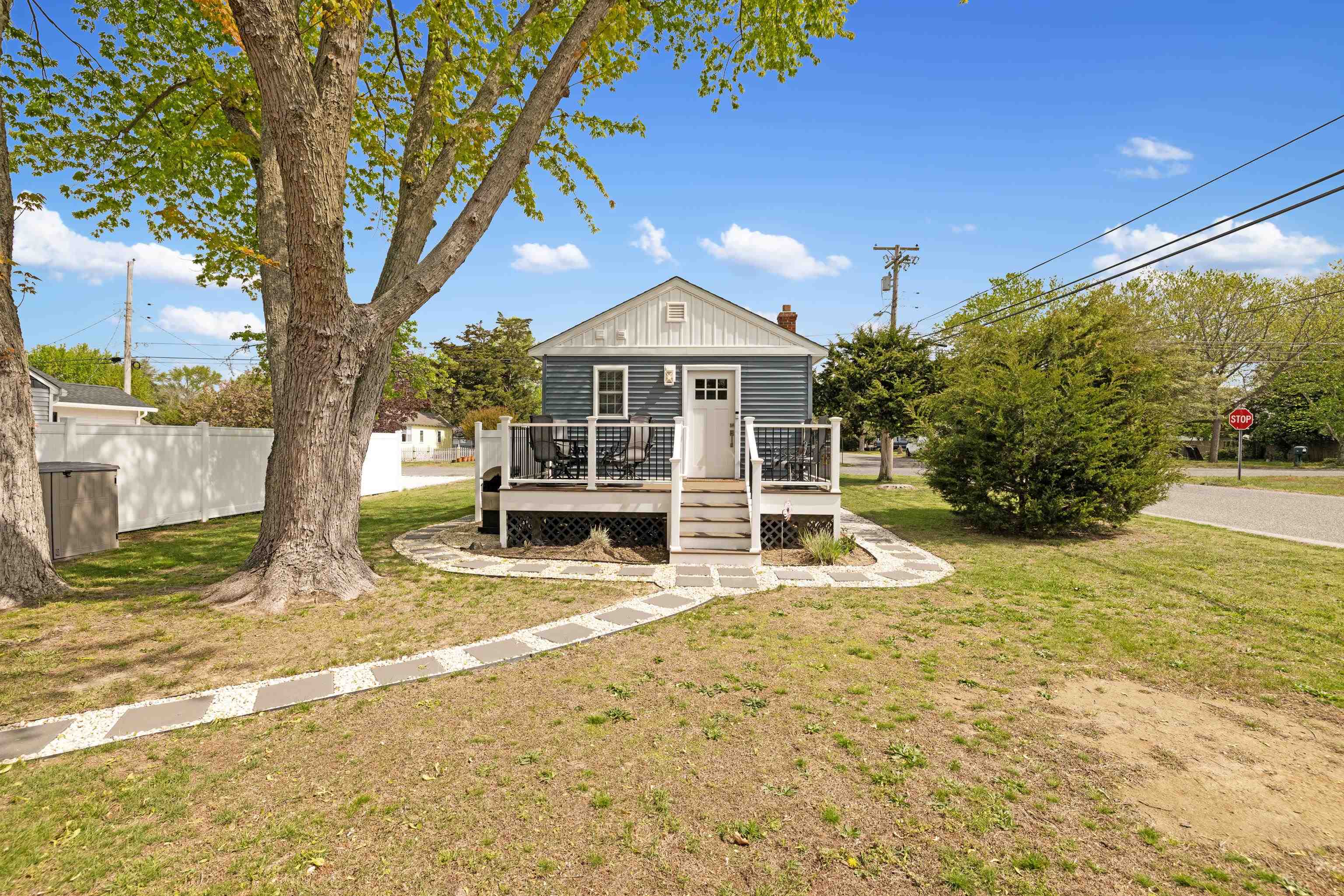  324 E Tampa Avenue - Villas