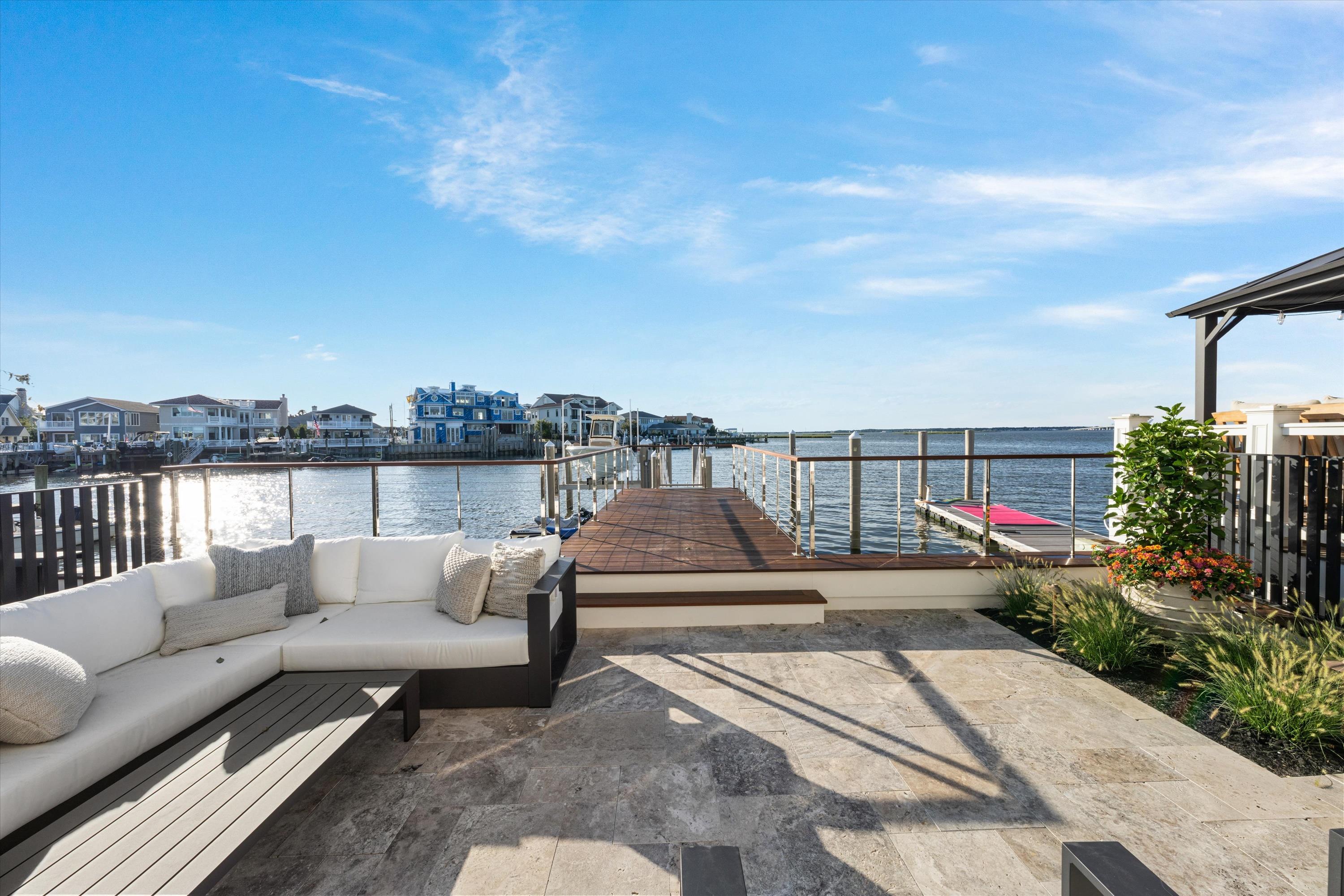 233 W 17th Street - Picture 3
