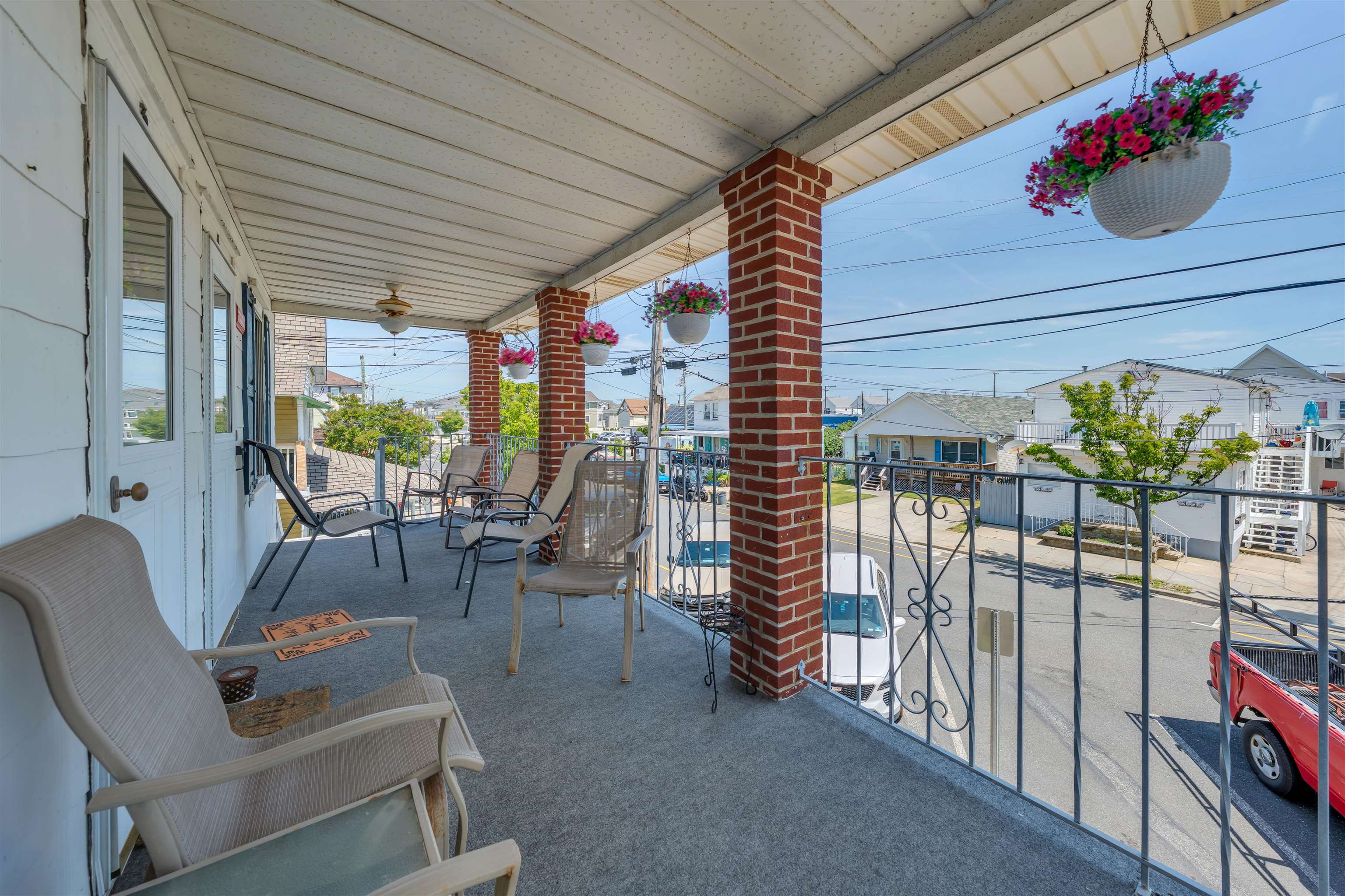 210 E Hand Avenue - Picture 2