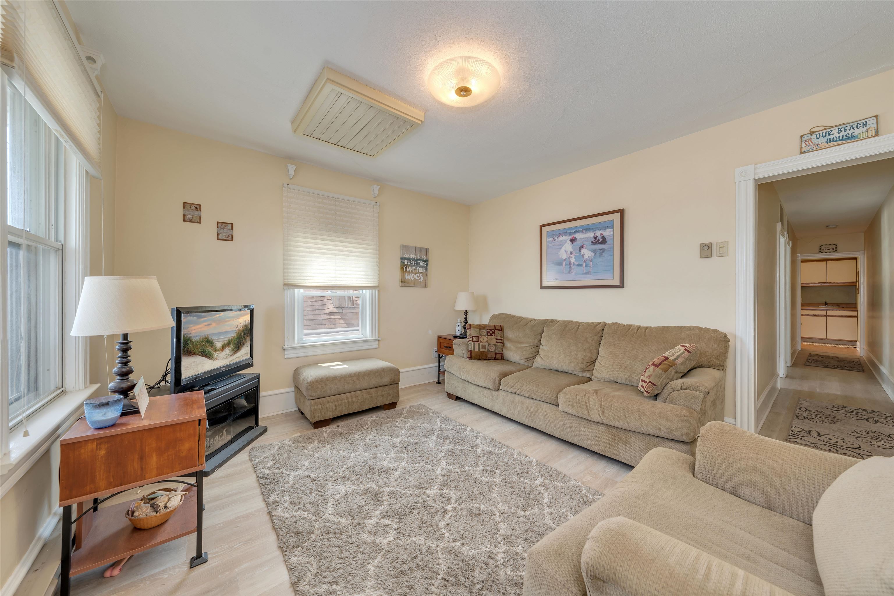 210 E Hand Avenue - Picture 3