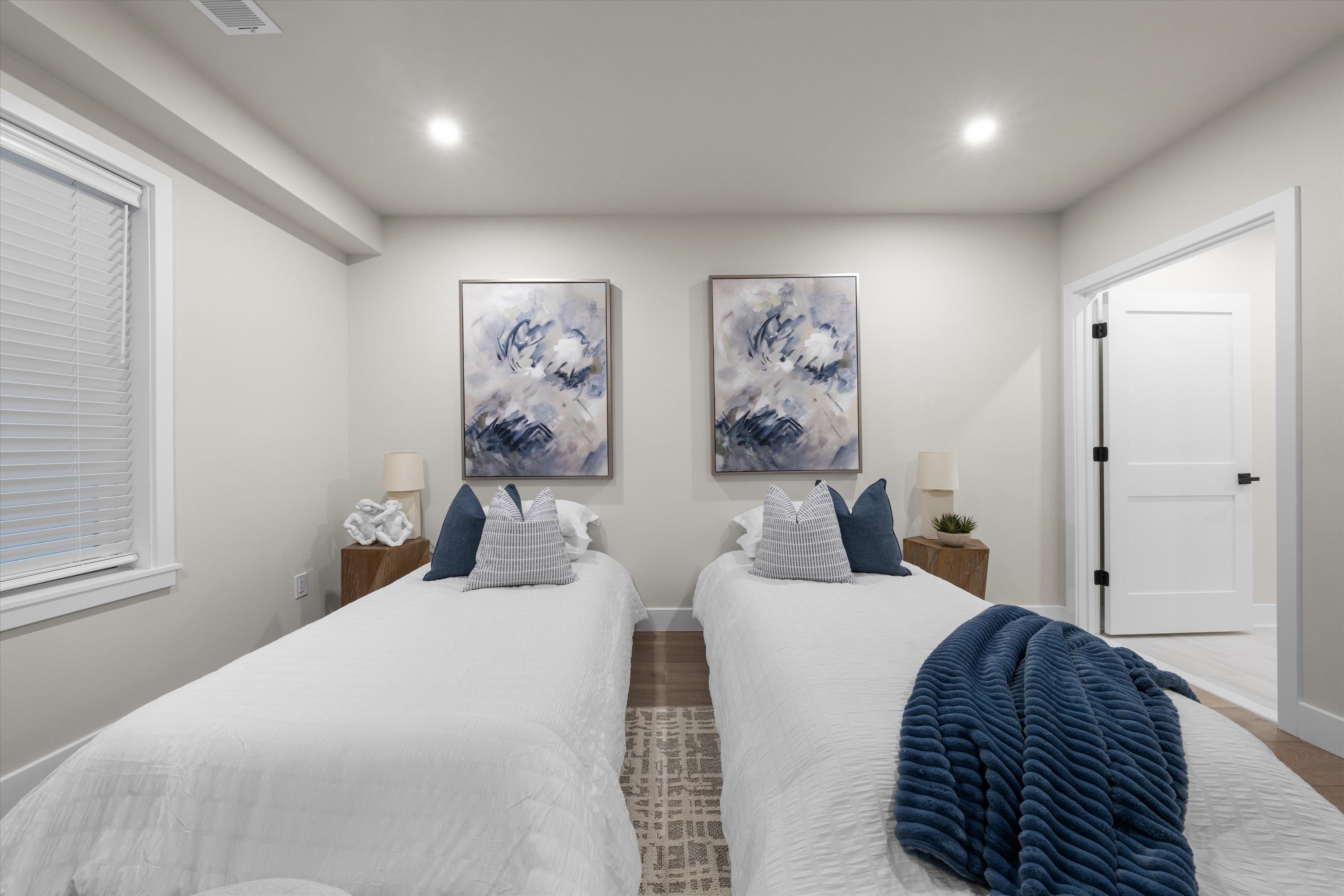 261170 | Photo 38