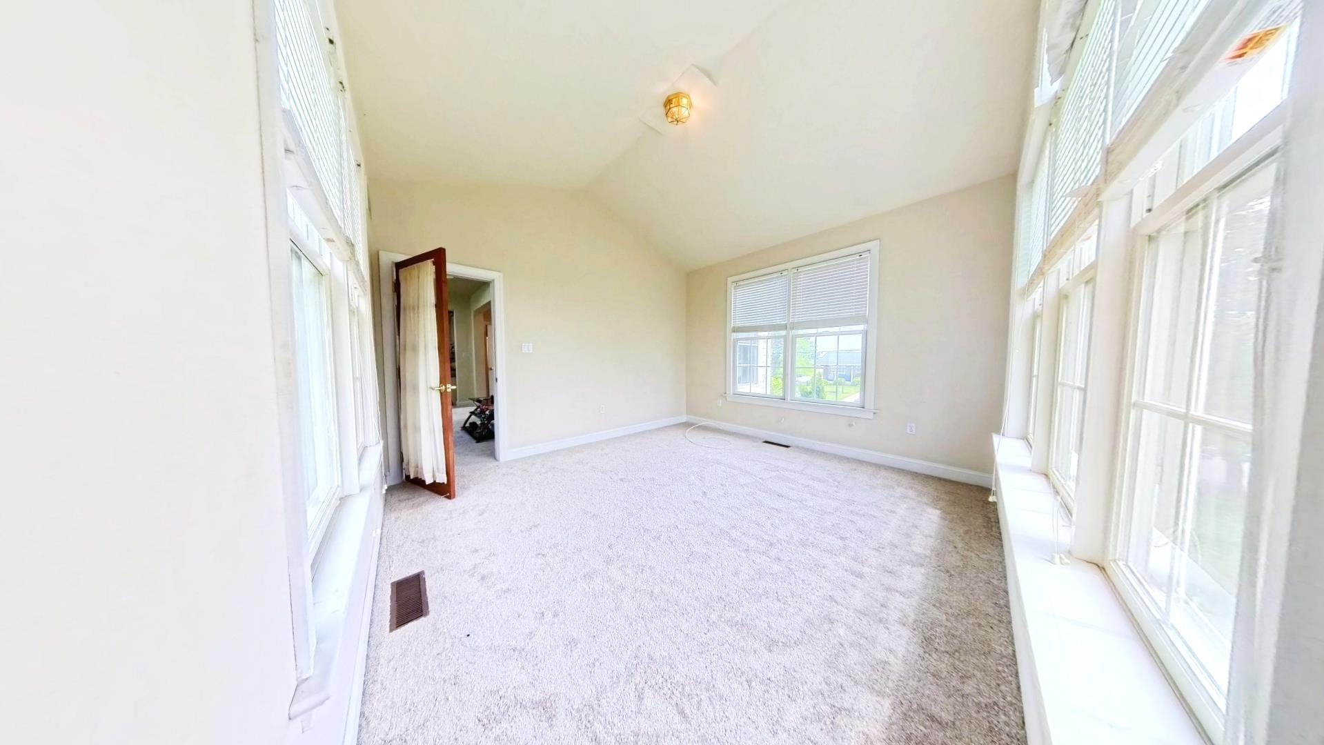 261265 | Photo 25